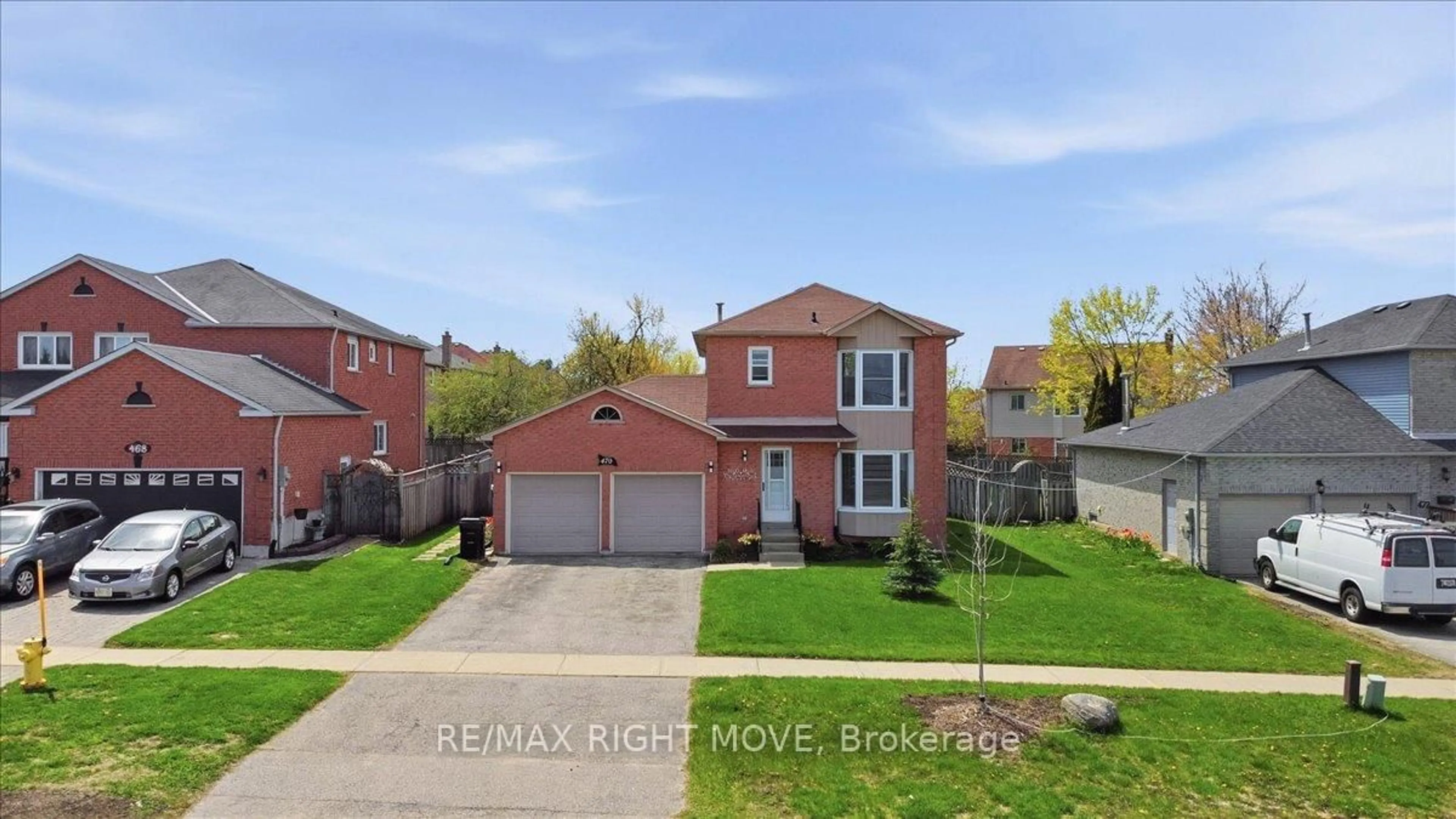 A pic from outside/outdoor area/front of a property/back of a property/a pic from drone, street for 470 st vincent St, Barrie Ontario L4M 6T5