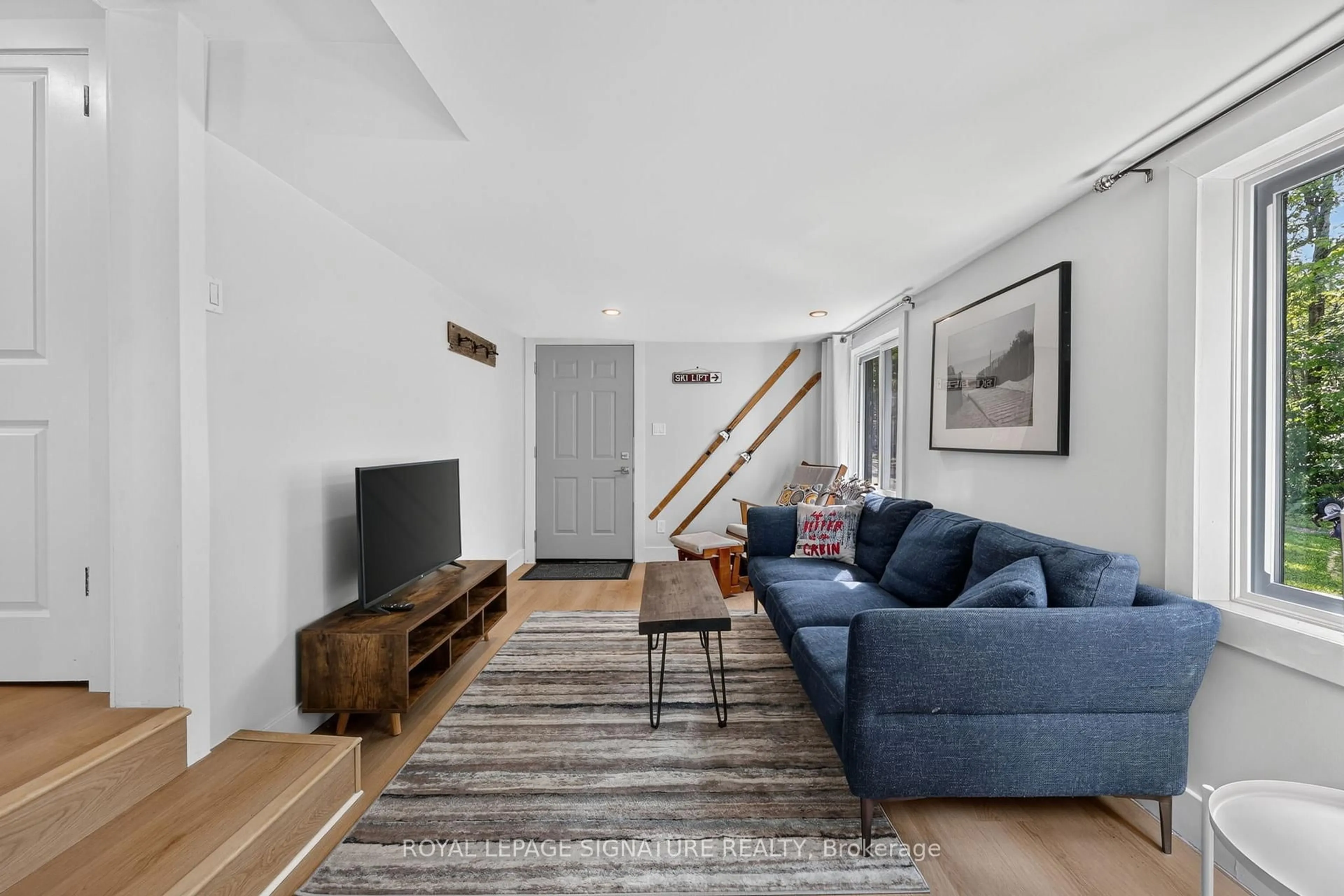 Living room with furniture, unknown for 68 Forest Harbour Pkwy, Tay Ontario L0K 2C0