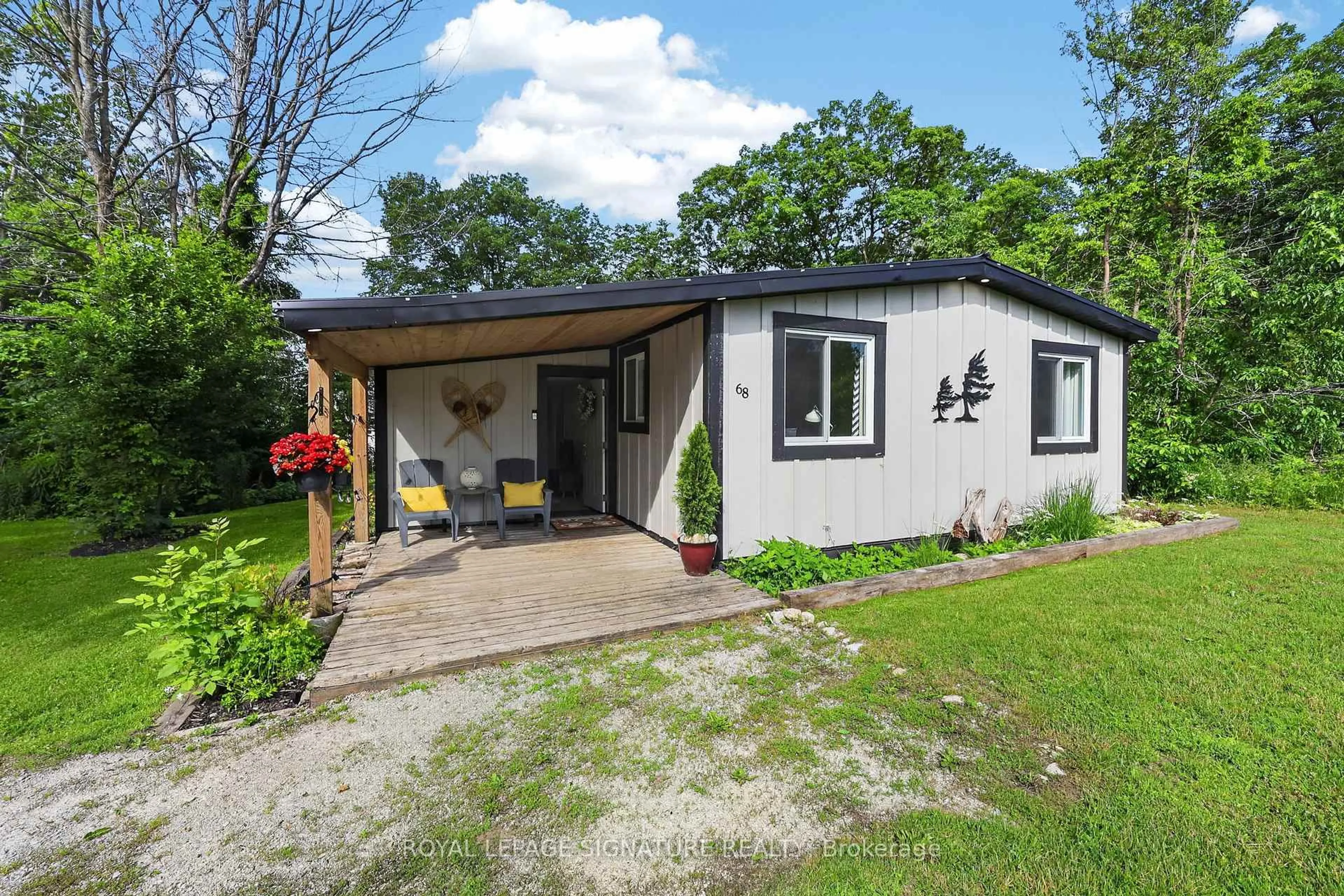 Home with vinyl exterior material, street for 68 Forest Harbour Pkwy, Tay Ontario L0K 2C0