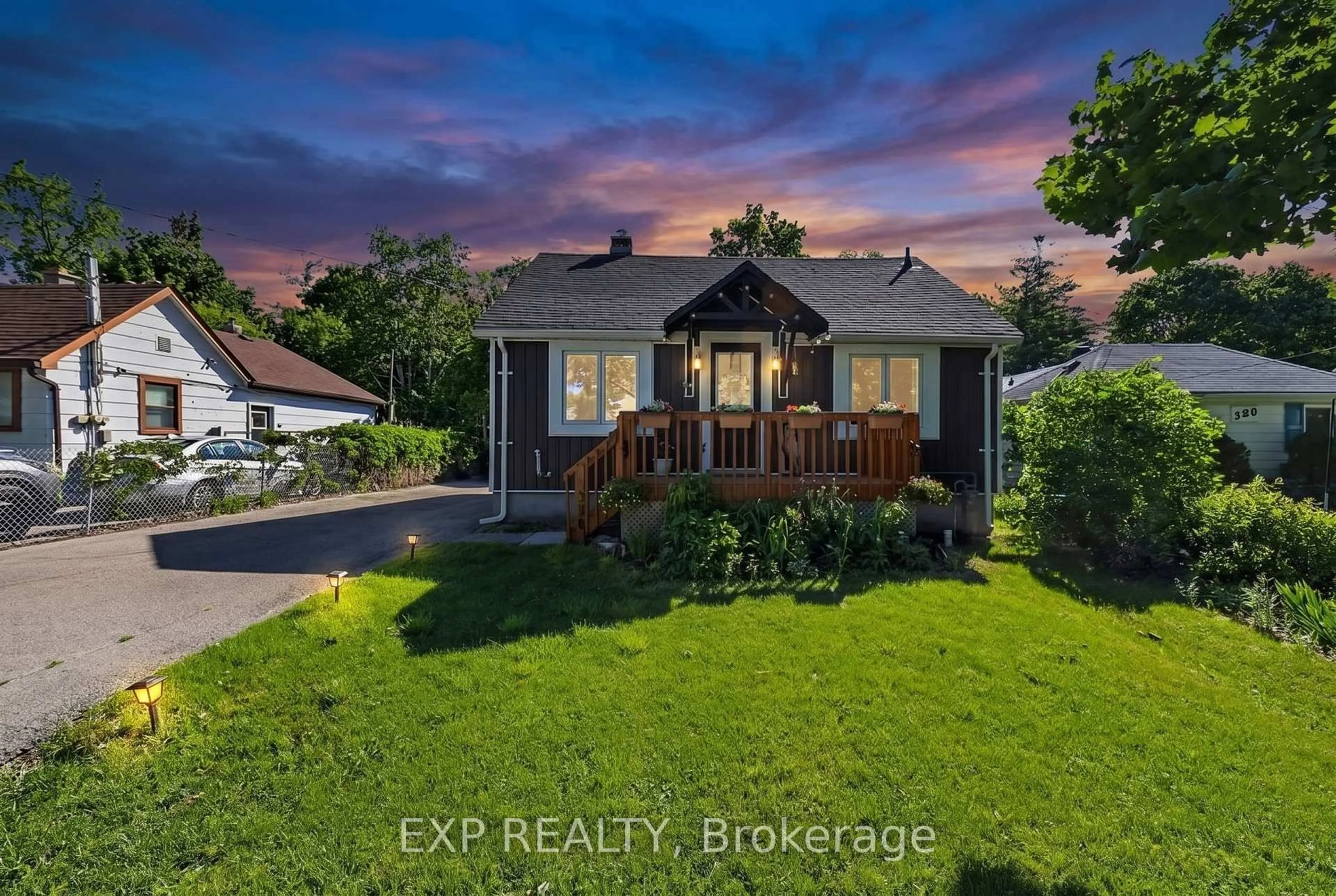 A pic from outside/outdoor area/front of a property/back of a property/a pic from drone, street for 370 Gill St, Orillia Ontario L3V 4K6