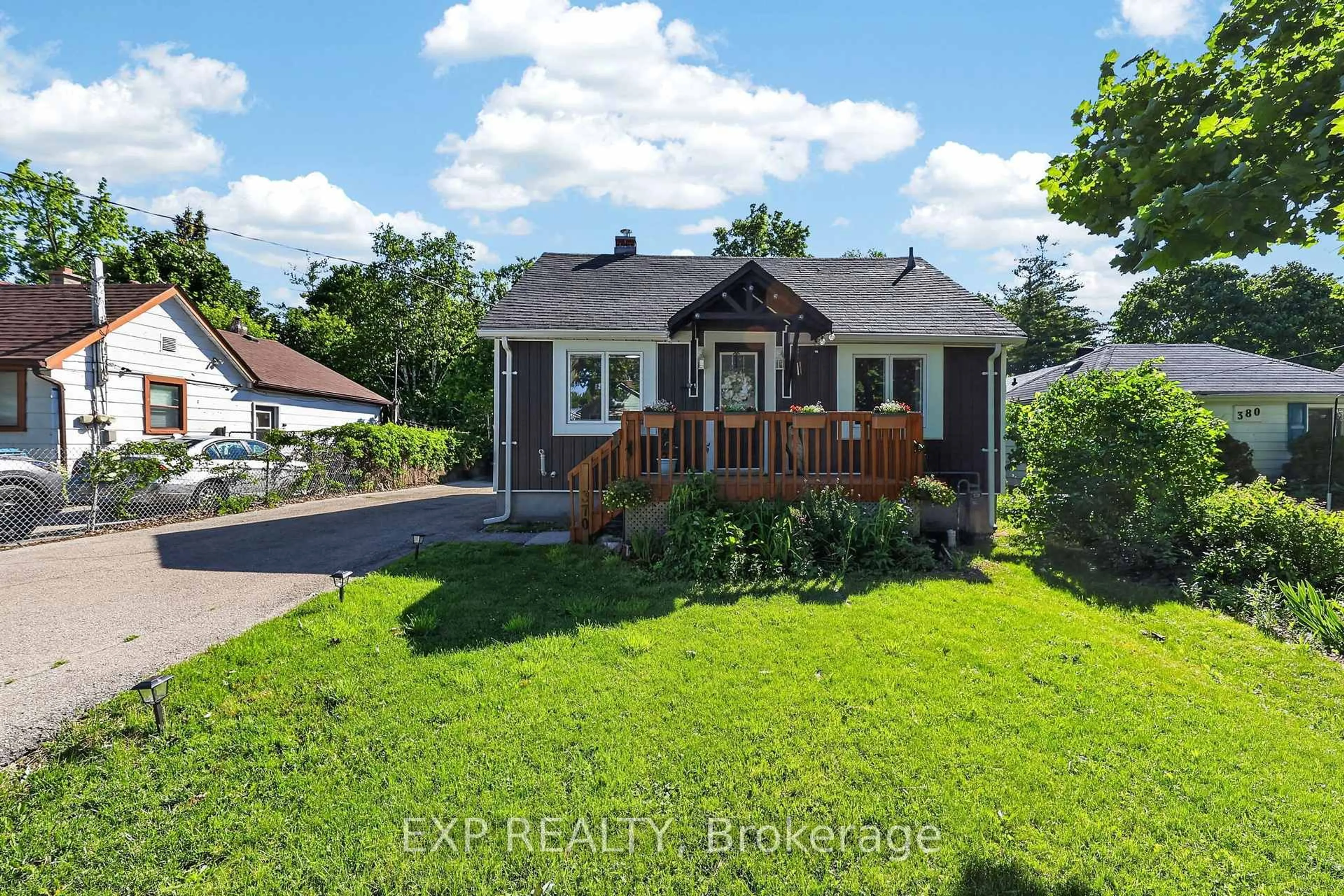 A pic from outside/outdoor area/front of a property/back of a property/a pic from drone, street for 370 Gill St, Orillia Ontario L3V 4K6