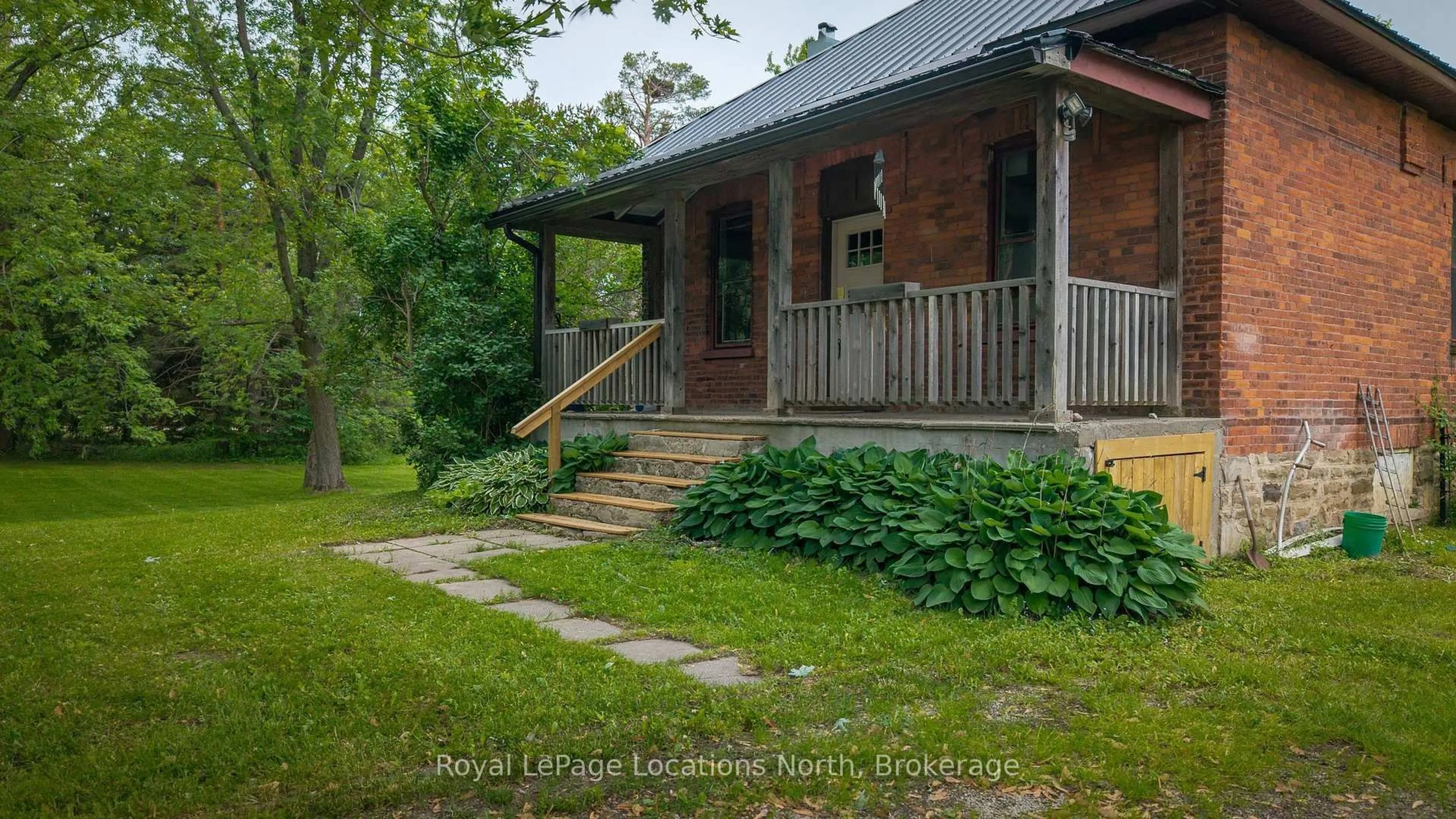 Patio, street for 9038 County Rd 91 Rd, Clearview Ontario L0M 1H0
