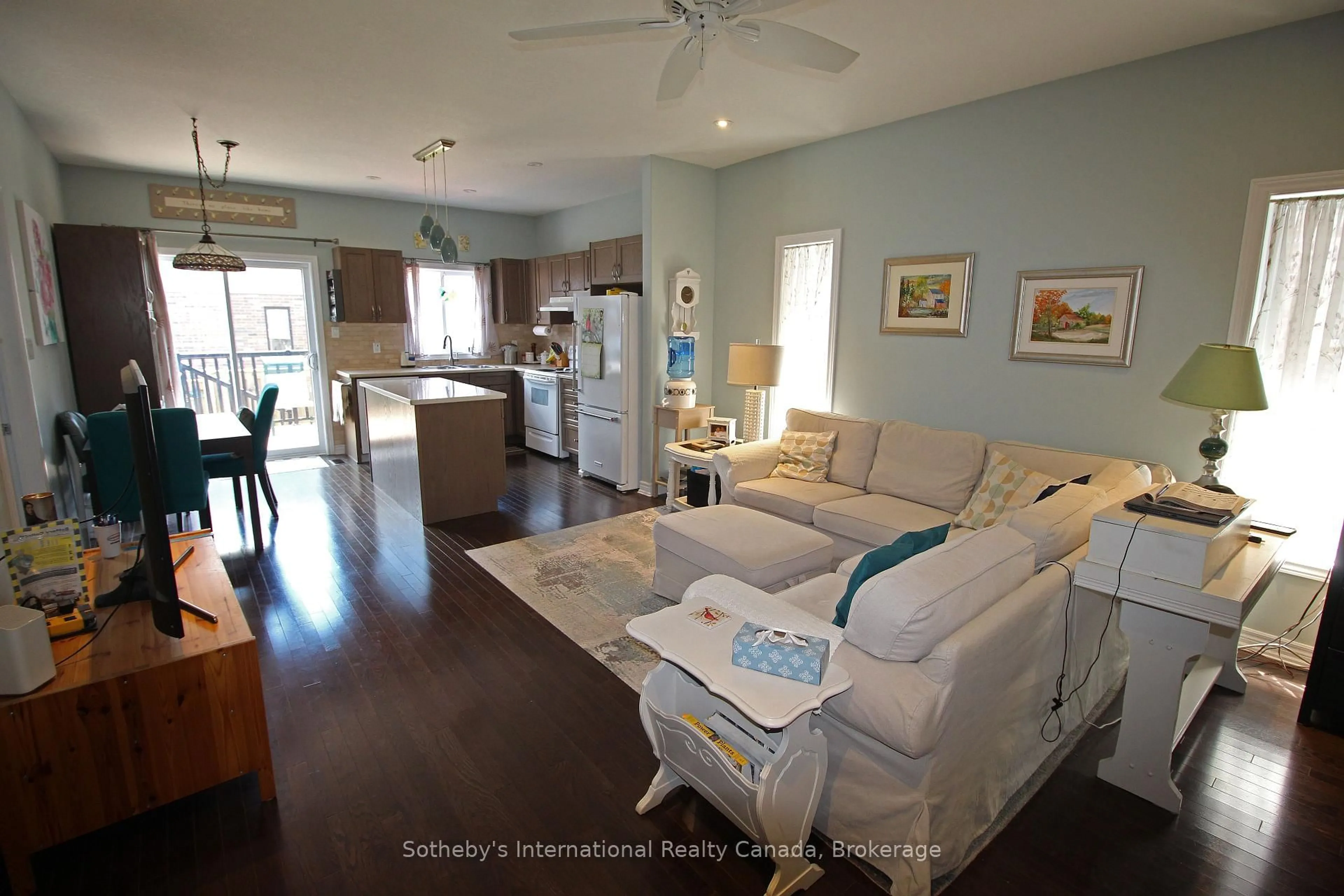 Living room with furniture, unknown for 1047 Cook Dr, Midland Ontario L4R 0E4