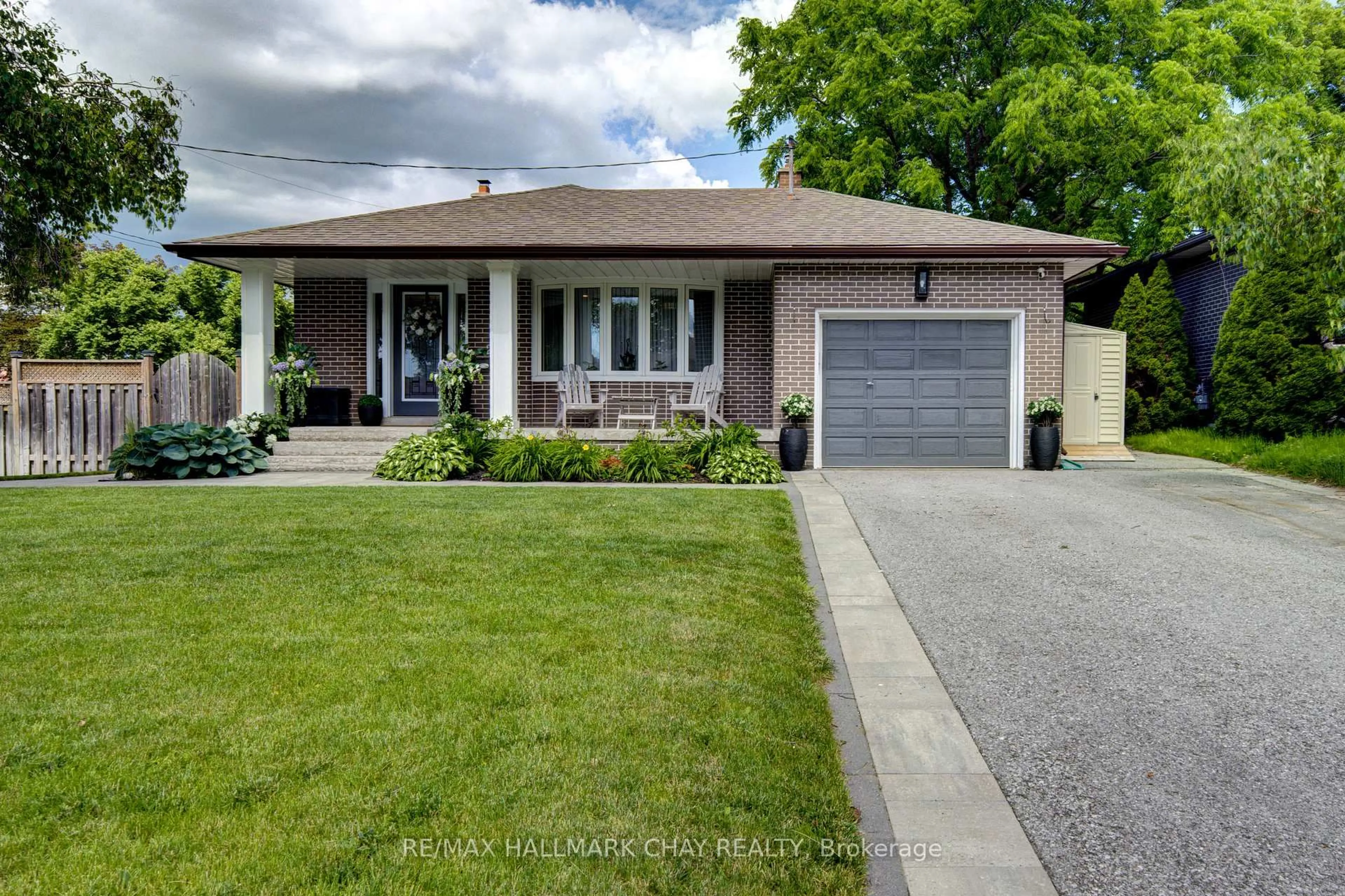 Home with brick exterior material, street for 247 St. Vincent St, Barrie Ontario L4M 3Z7