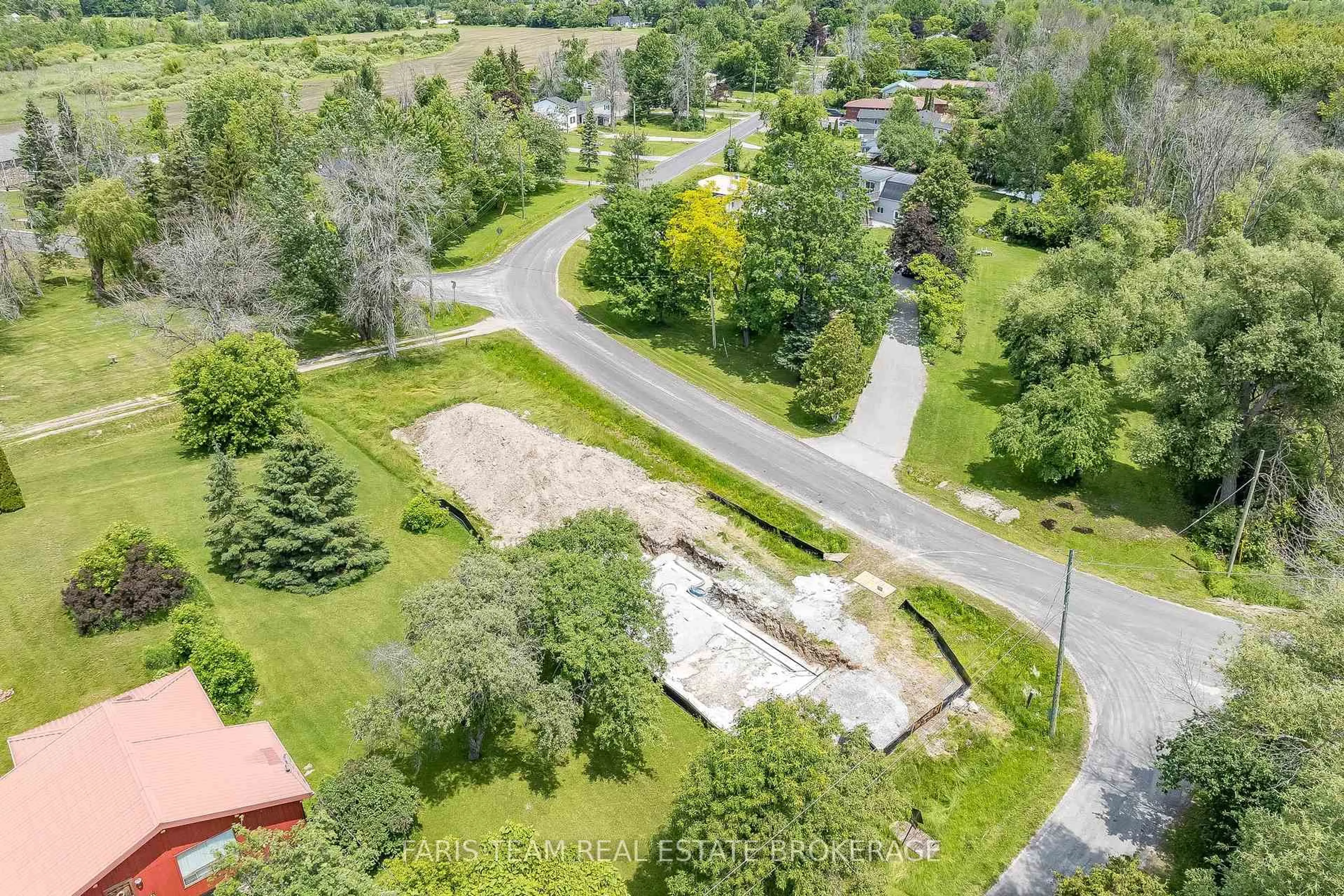 A pic from outside/outdoor area/front of a property/back of a property/a pic from drone, unknown for 4138 Fountain Dr, Ramara Ontario L3V 6H7
