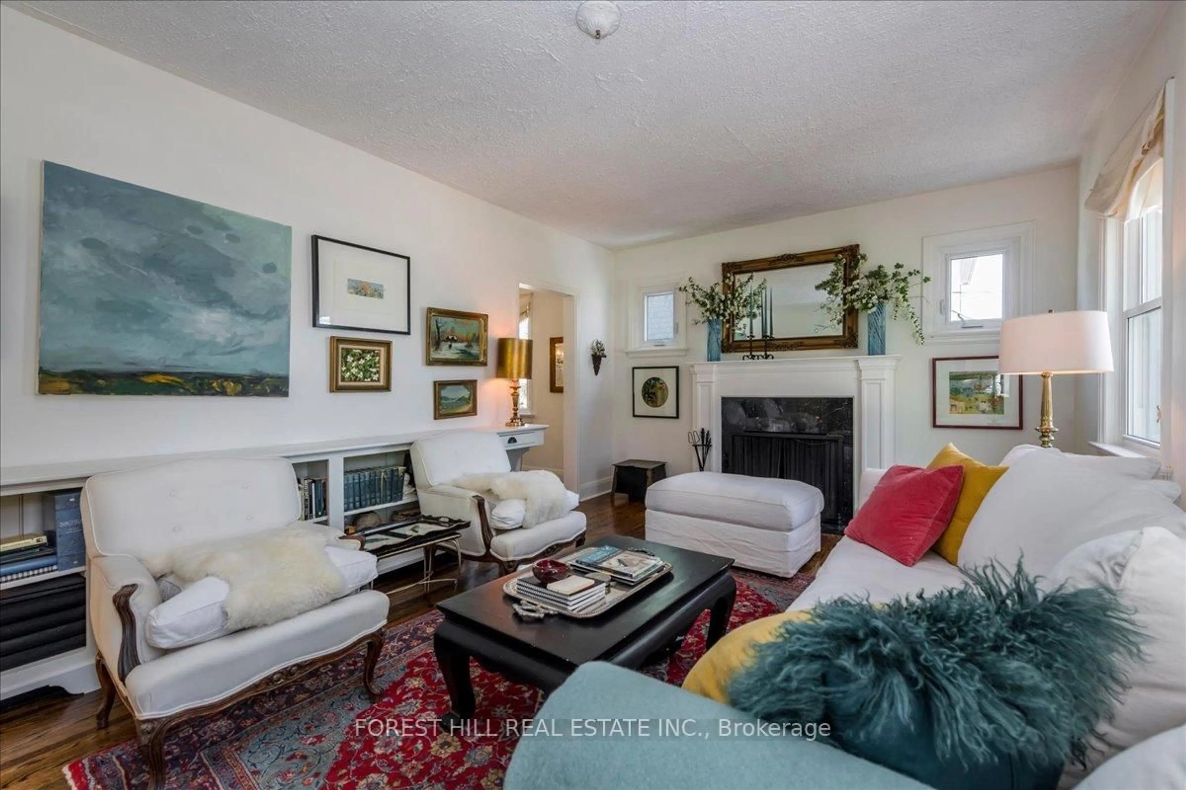 Living room with furniture, unknown for 131 Toronto St, Barrie Ontario L4N 1V3