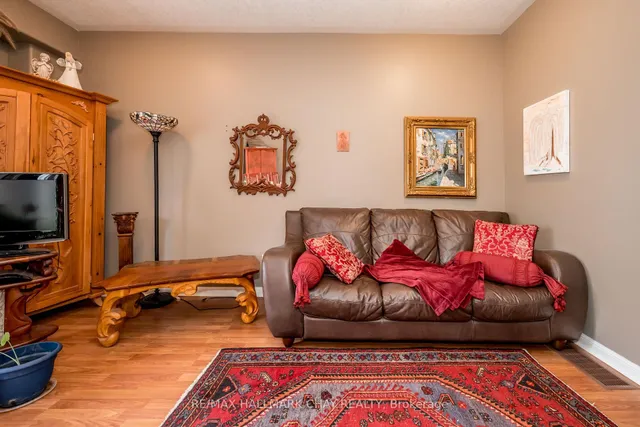 488 Yonge St #9, Barrie 5