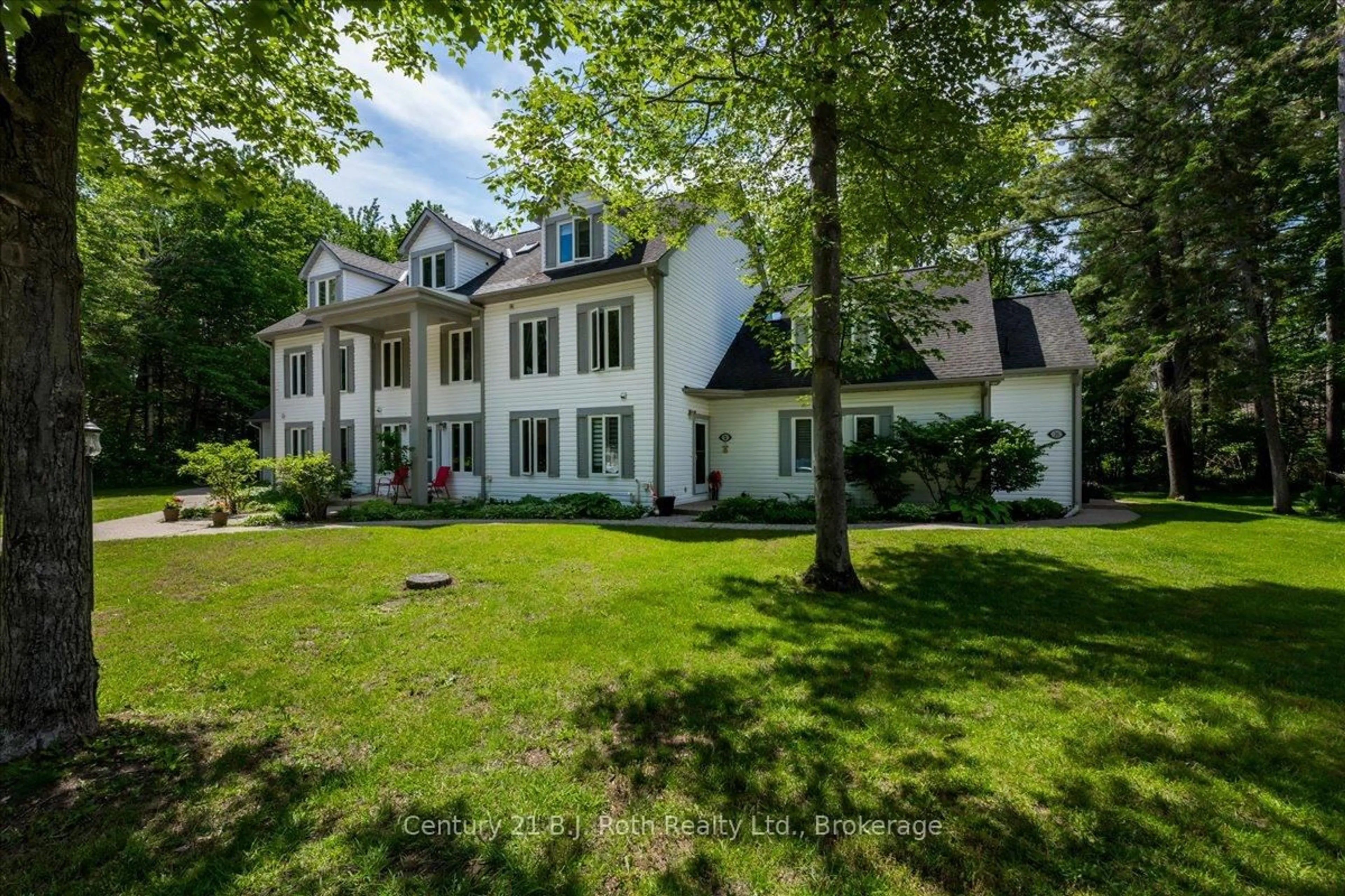 A pic from outside/outdoor area/front of a property/back of a property/a pic from drone, unknown for 22 Wasaga Woods Circ #B7, Wasaga Beach Ontario L9Z 2N1