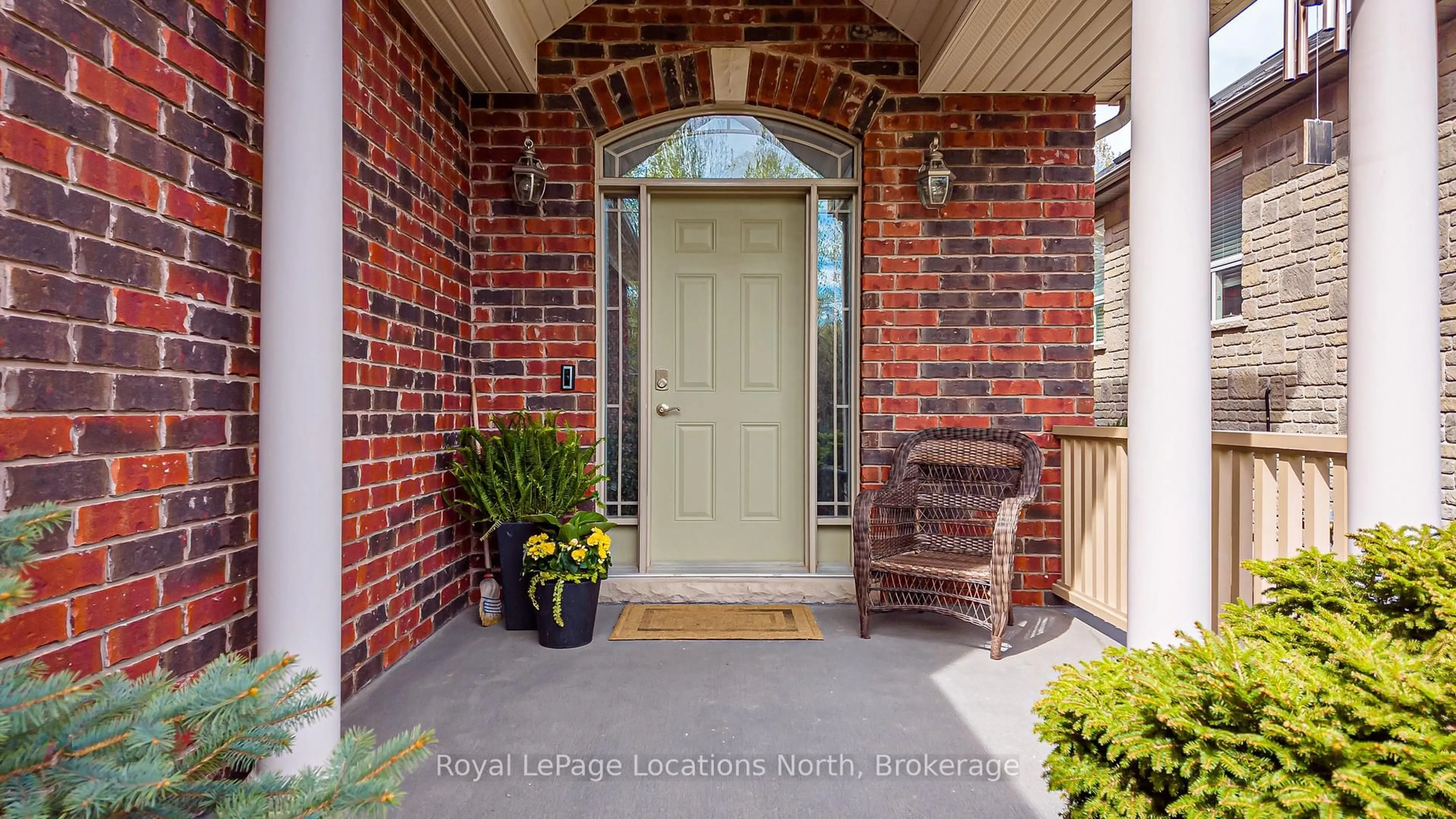 Indoor entryway for 6 Williams St, Collingwood Ontario L9Y 0B9