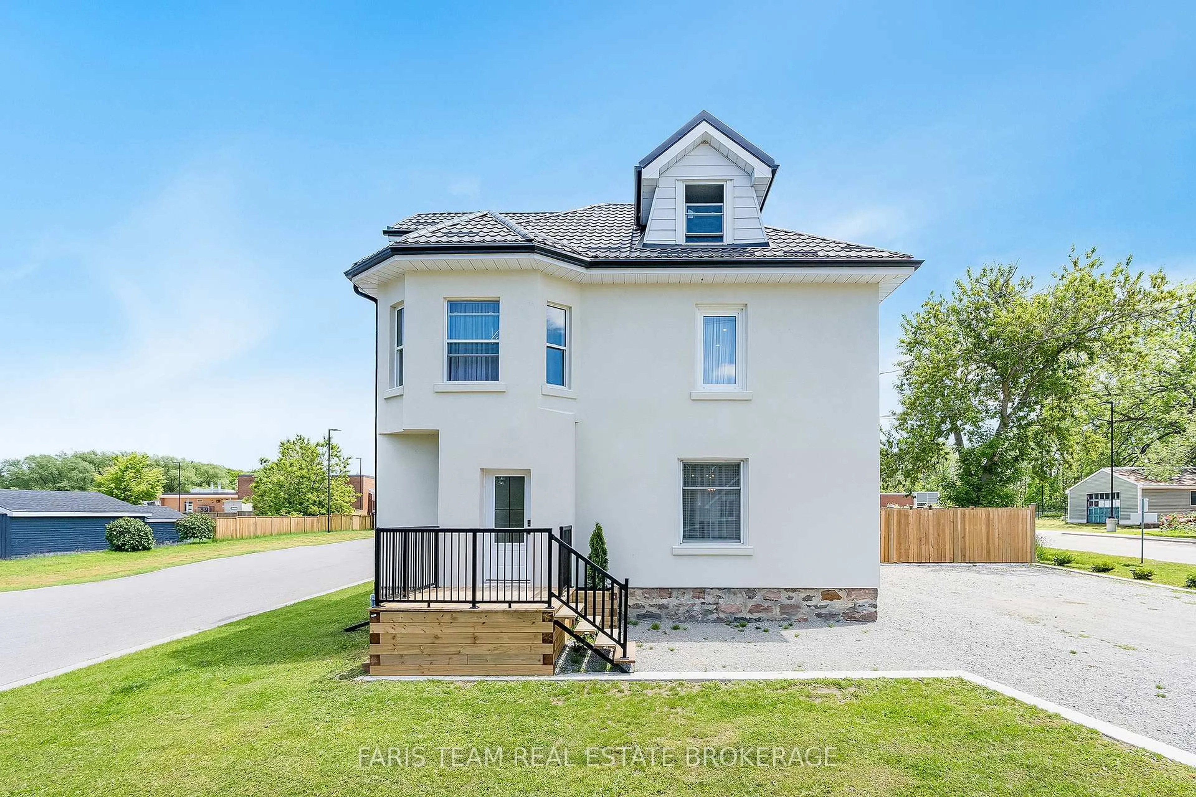 A pic from outside/outdoor area/front of a property/back of a property/a pic from drone, building for 119 Jephson St, Tay Ontario L0K 2A0