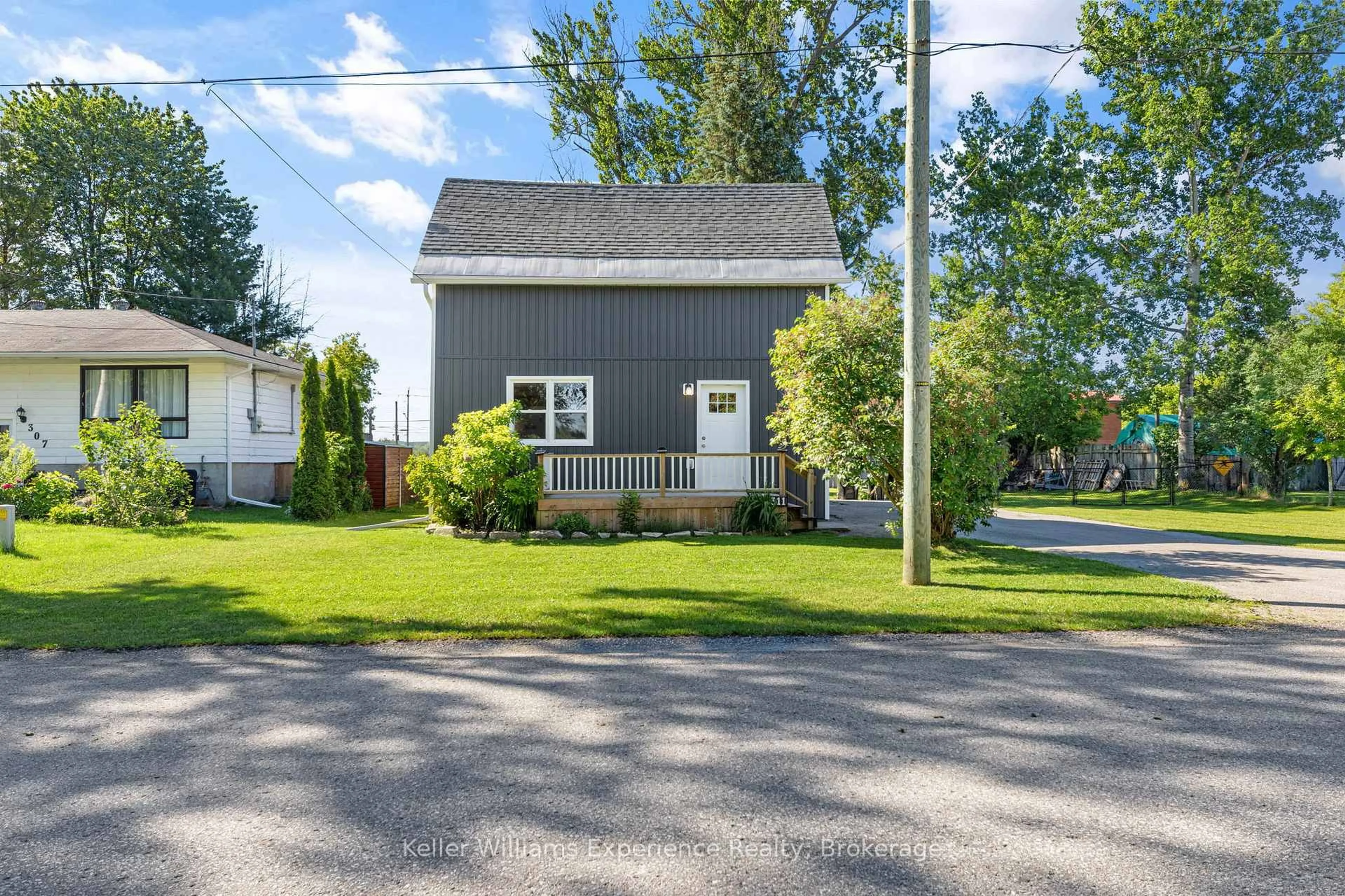 Unknown for 311 Armstrong St, Tay Ontario L0K 1R0