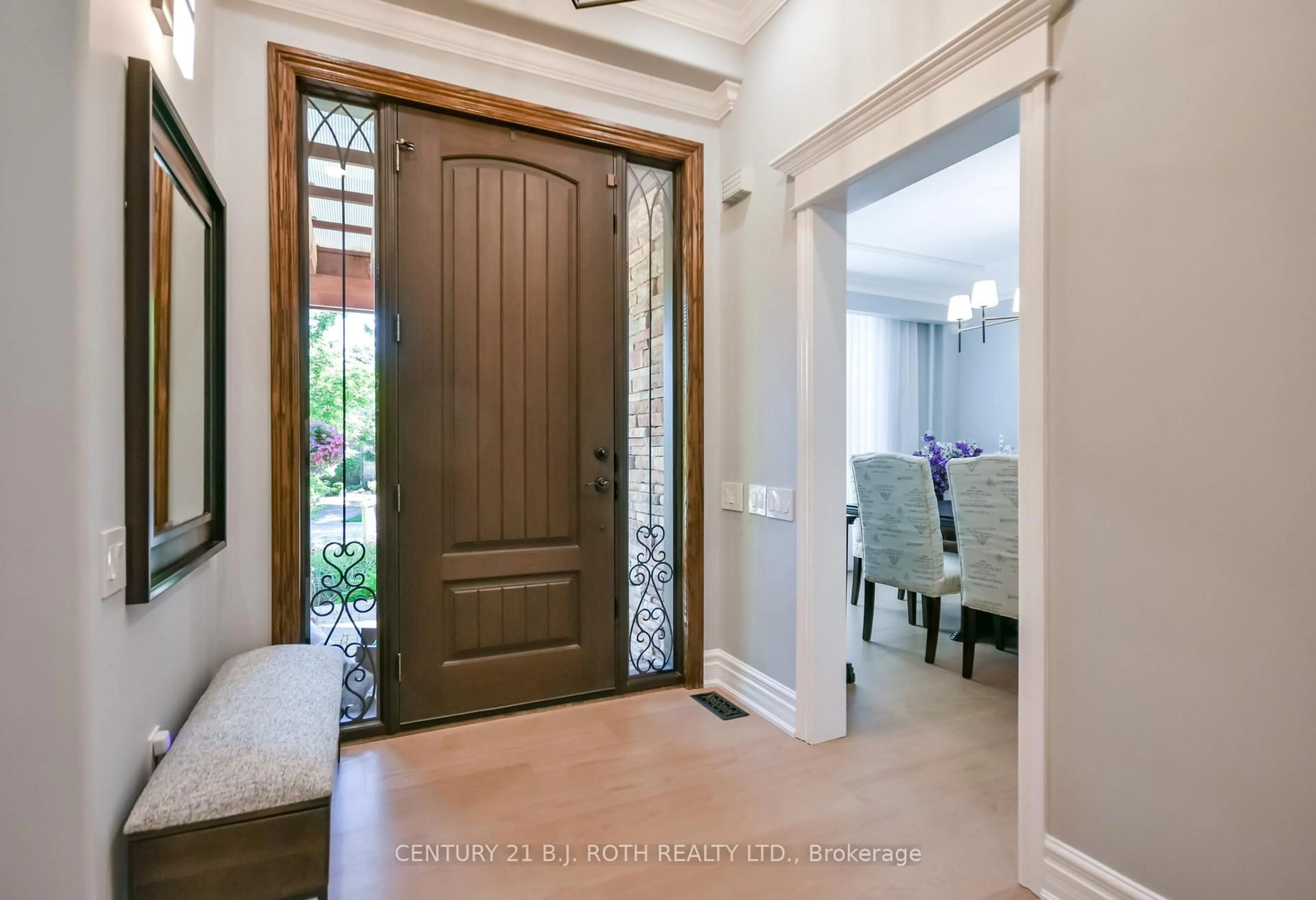 Indoor entryway for 140 Wildwood Tr, Barrie Ontario L4N 7Z7