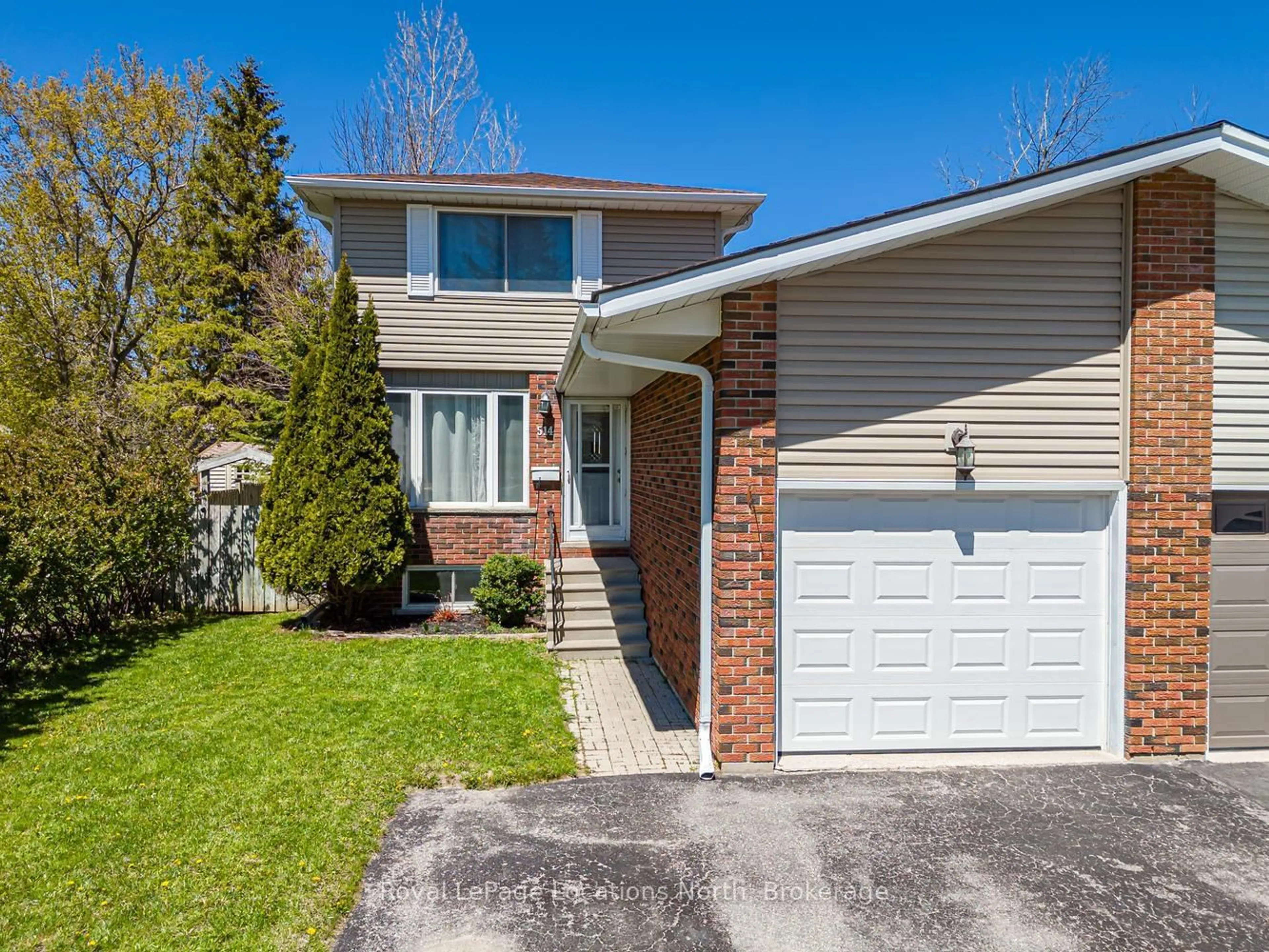 Home with brick exterior material, street for 514 Tenth St, Collingwood Ontario L9Y 2H3