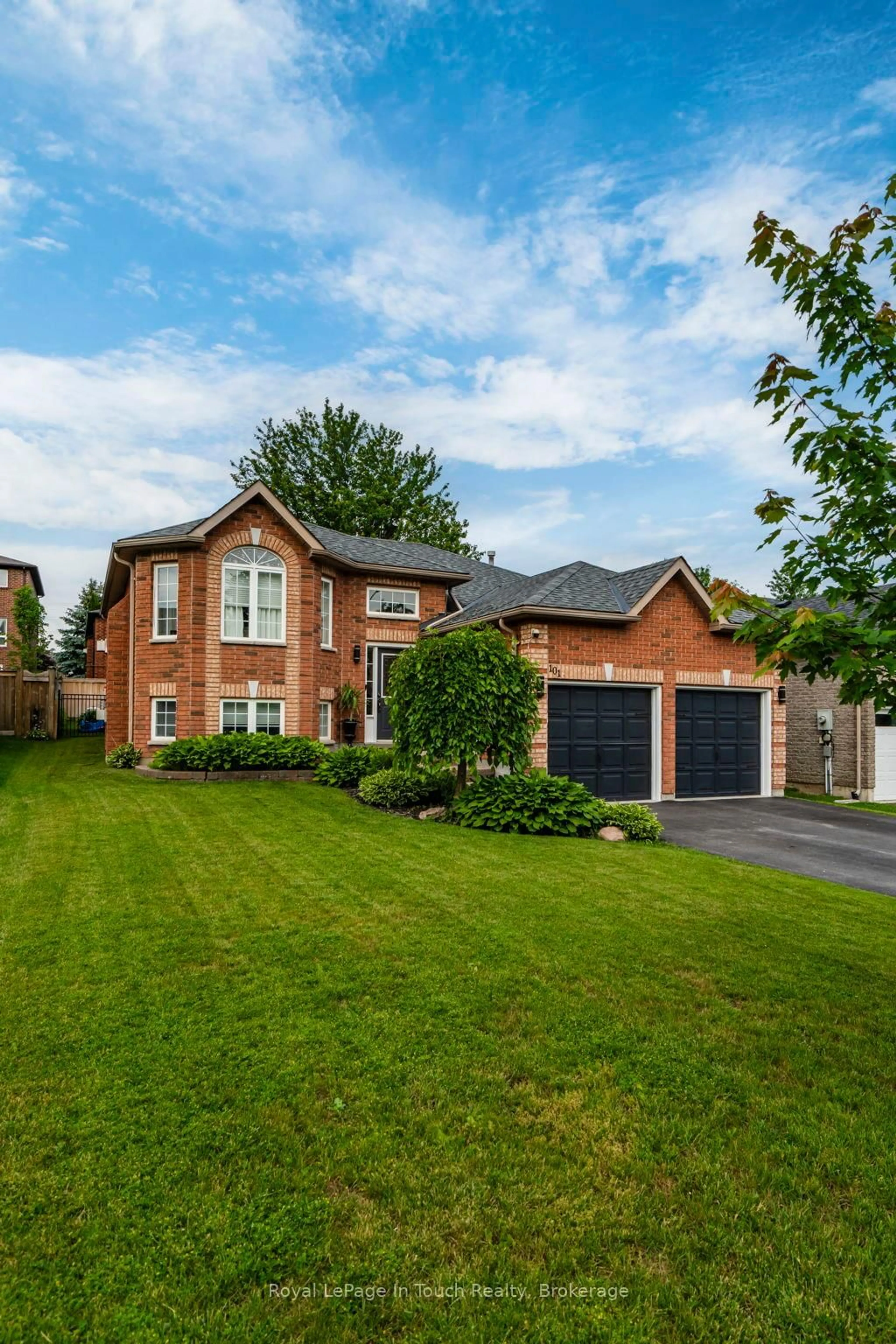 Home with brick exterior material, street for 101 Crompton Dr, Barrie Ontario L4M 6P1