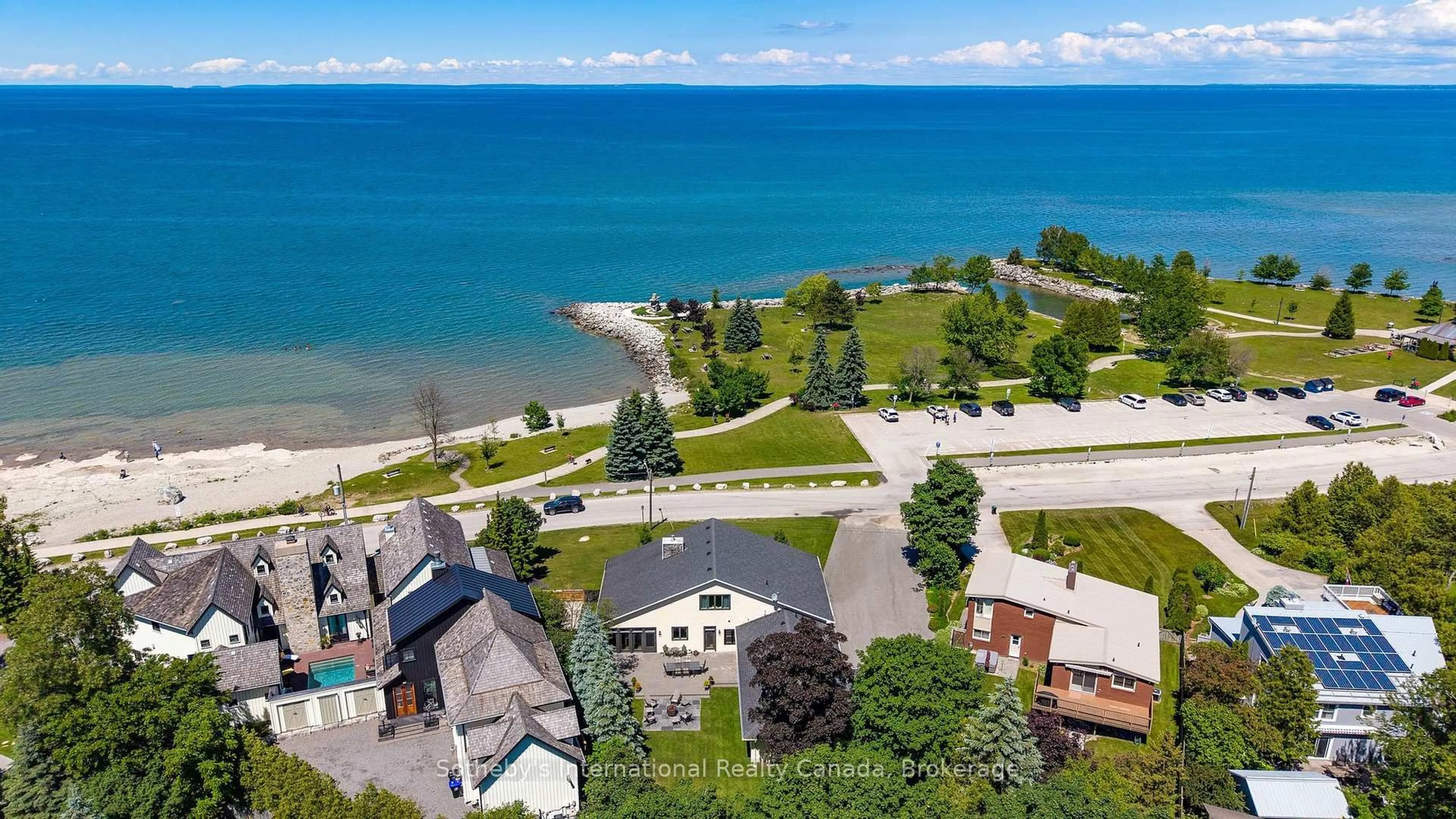 A pic from outside/outdoor area/front of a property/back of a property/a pic from drone, water/lake/river/ocean view for 55 St Lawrence St, Collingwood Ontario L9Y 4Y3
