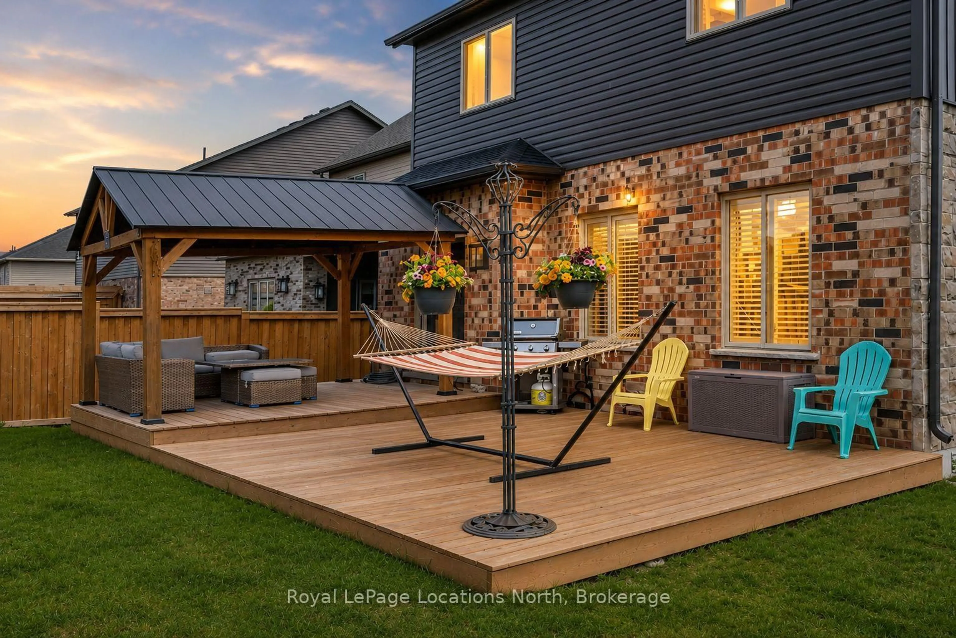 Patio, mountain view for 18 Bassett St, Collingwood Ontario L9Y 3B7