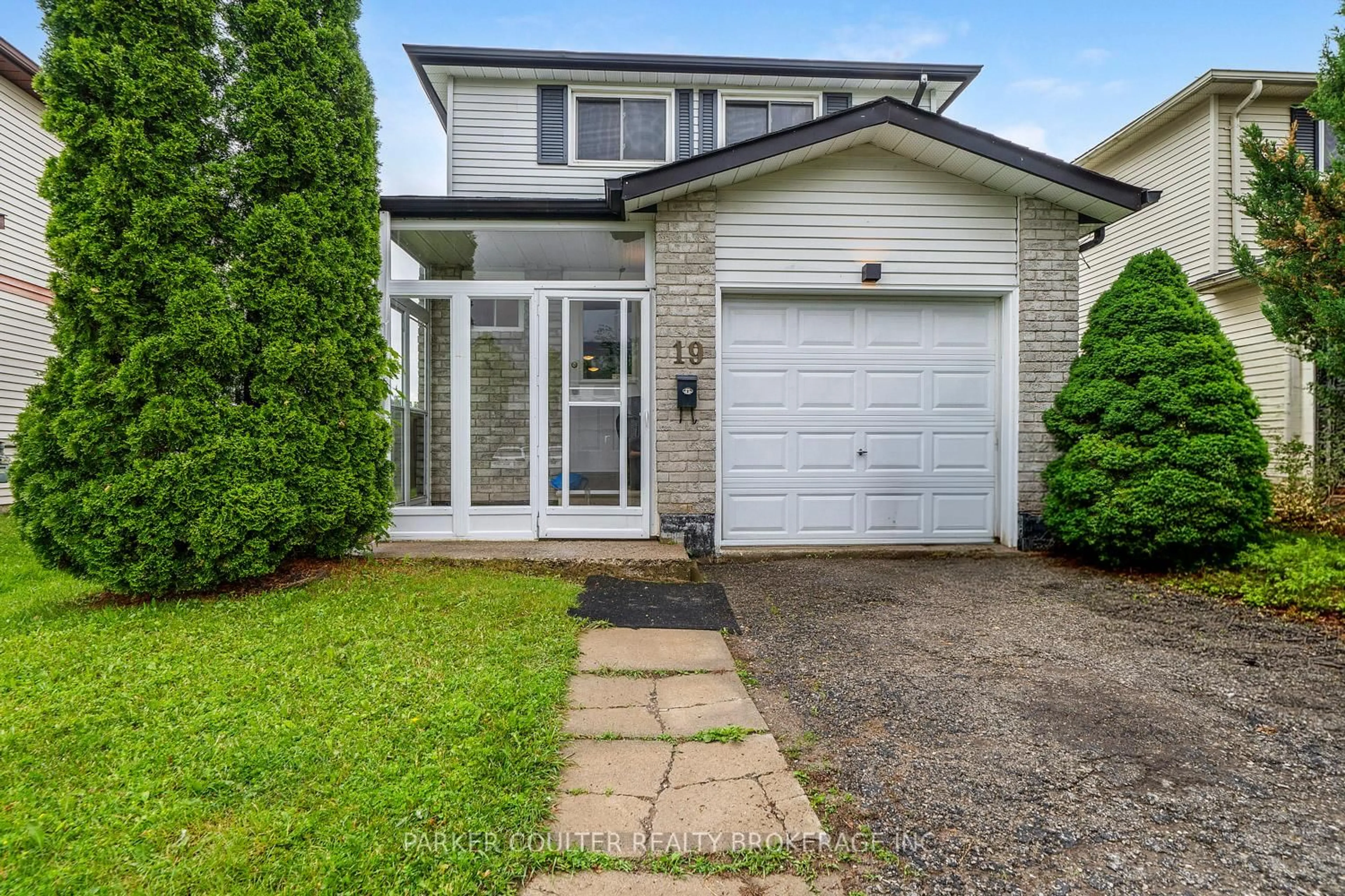 Home with vinyl exterior material, street for 19 Corbett Dr, Barrie Ontario L4M 5T1