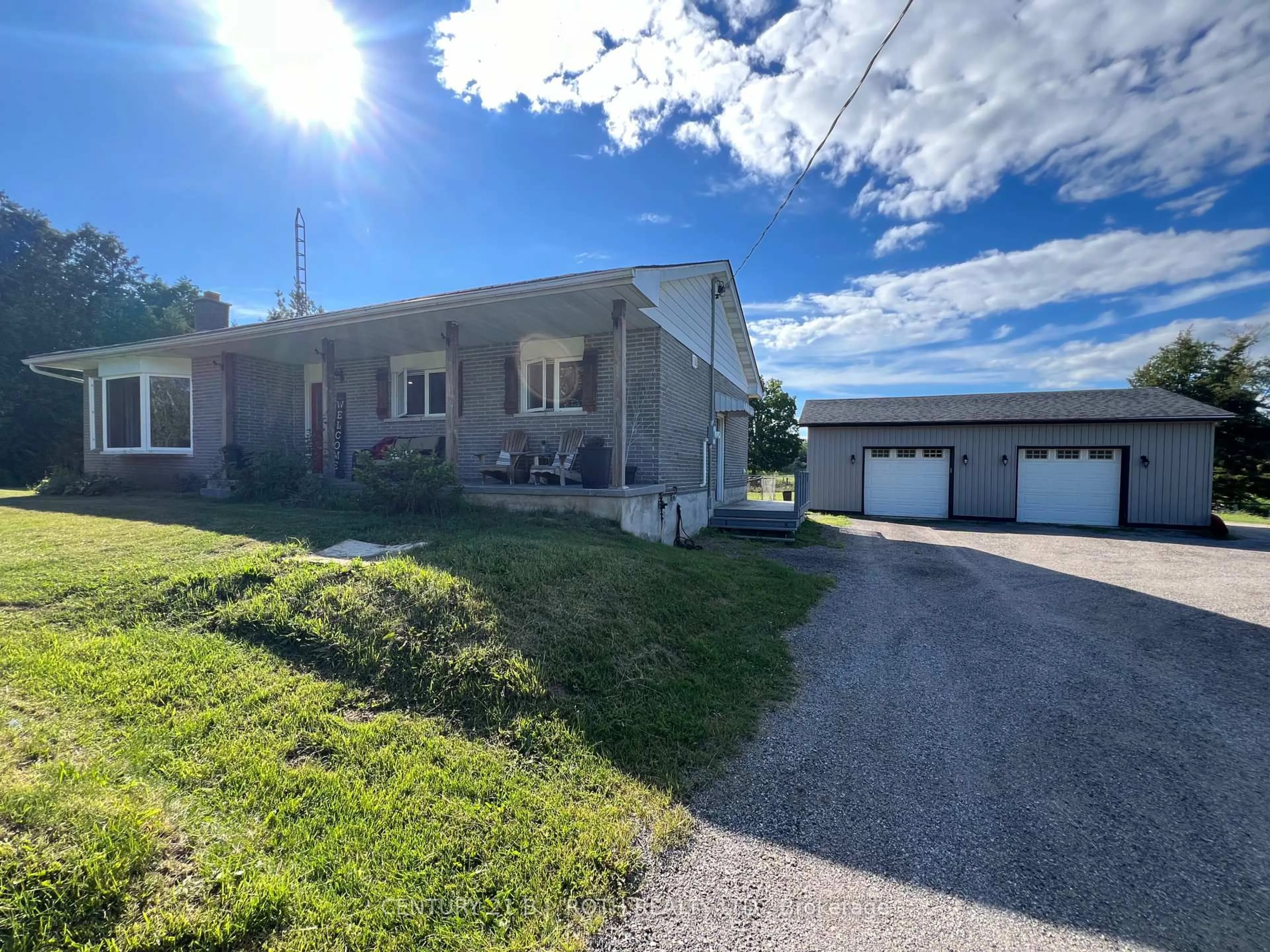A pic from outside/outdoor area/front of a property/back of a property/a pic from drone, unknown for 2266 FOXMEAD Rd, Oro-Medonte Ontario L0K 1E0