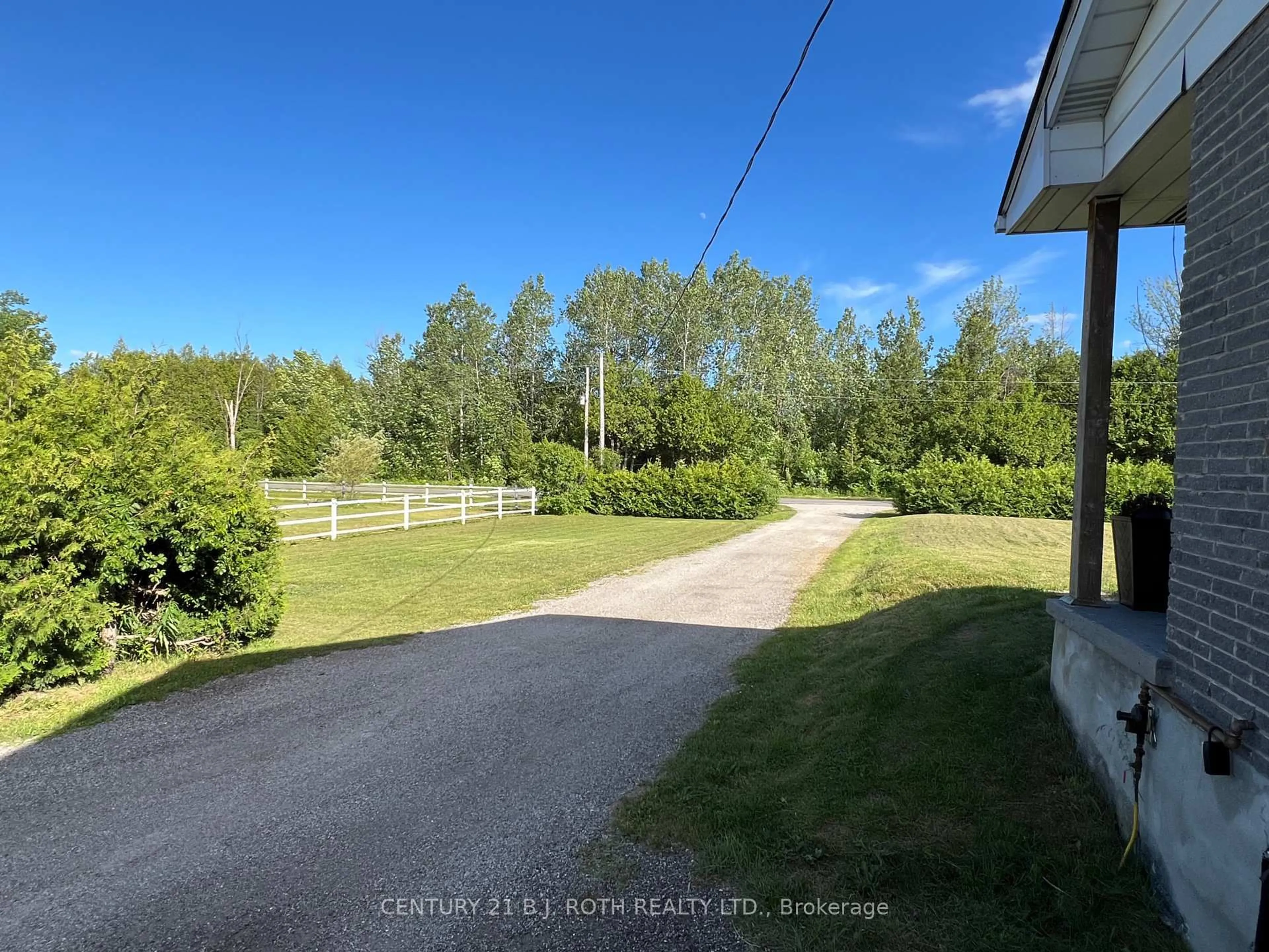 A pic from outside/outdoor area/front of a property/back of a property/a pic from drone, unknown for 2266 FOXMEAD Rd, Oro-Medonte Ontario L0K 1E0