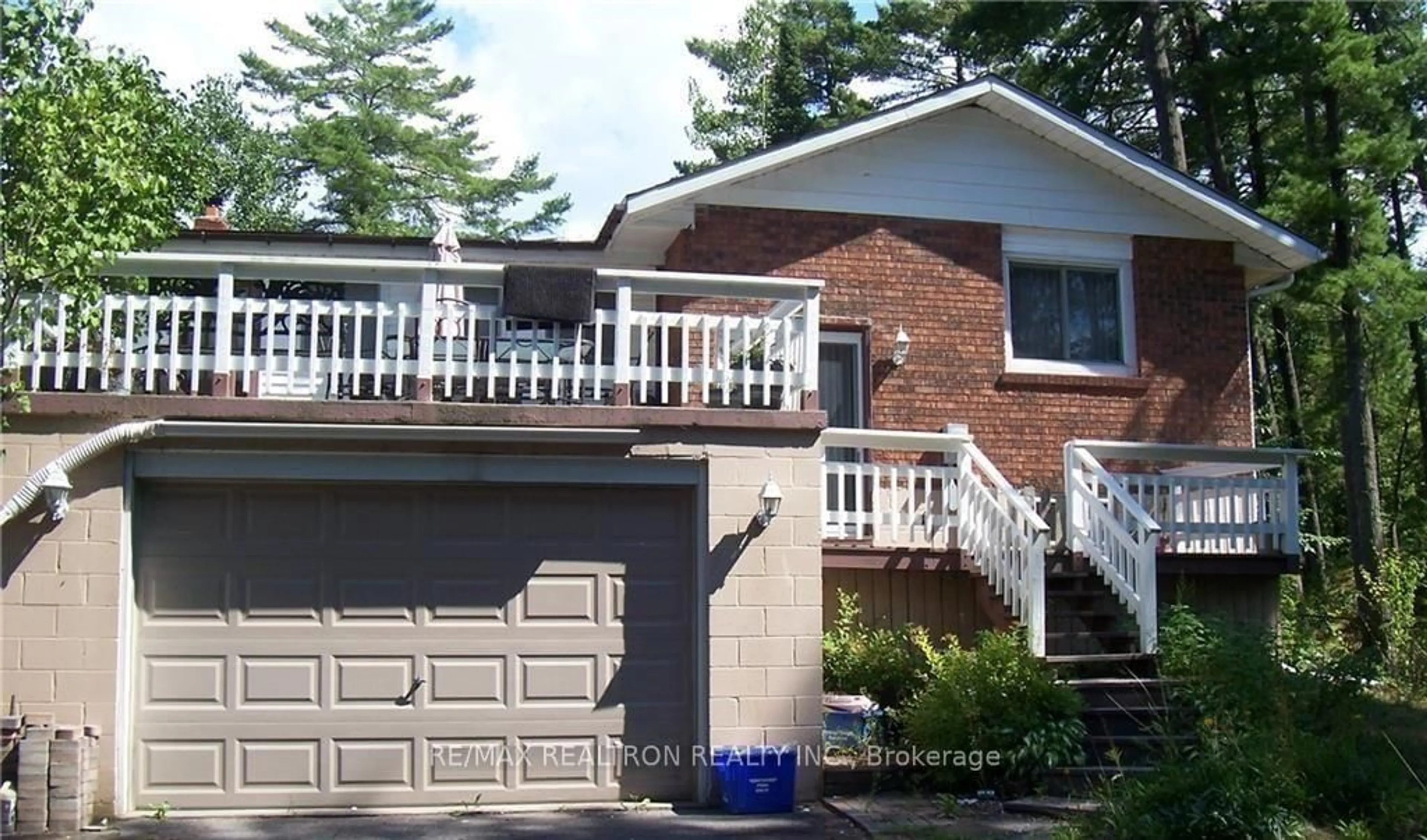 Home with vinyl exterior material, street for 444 River Rd, Wasaga Beach Ontario L9Z 2L9