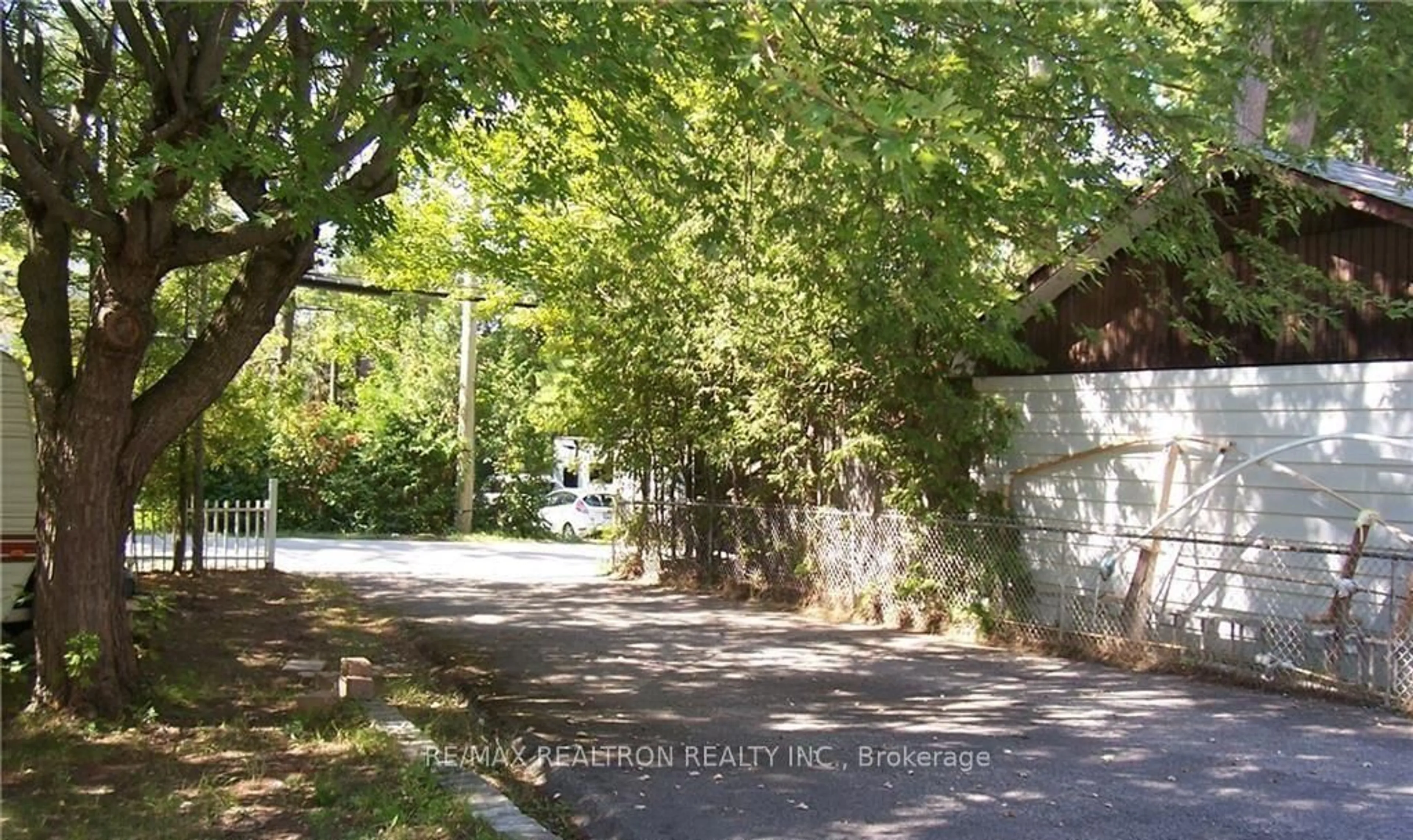 Parking for 444 River Rd, Wasaga Beach Ontario L9Z 2L9