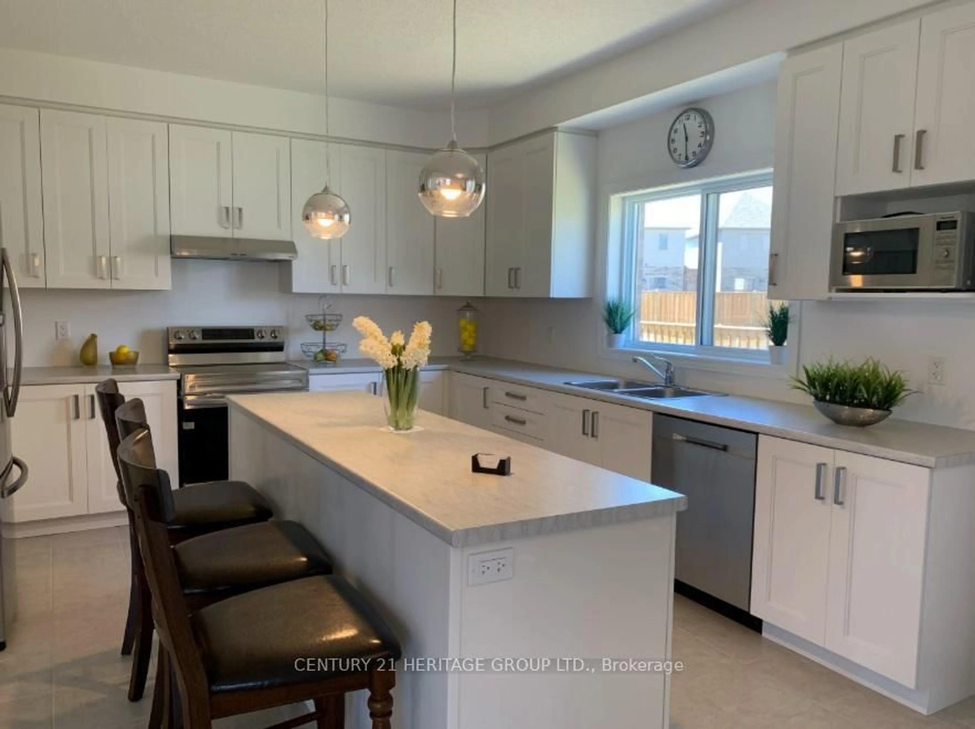 Open concept kitchen, ceramic/tile floor for 2 Rowland St, Collingwood Ontario L9Y 5M4