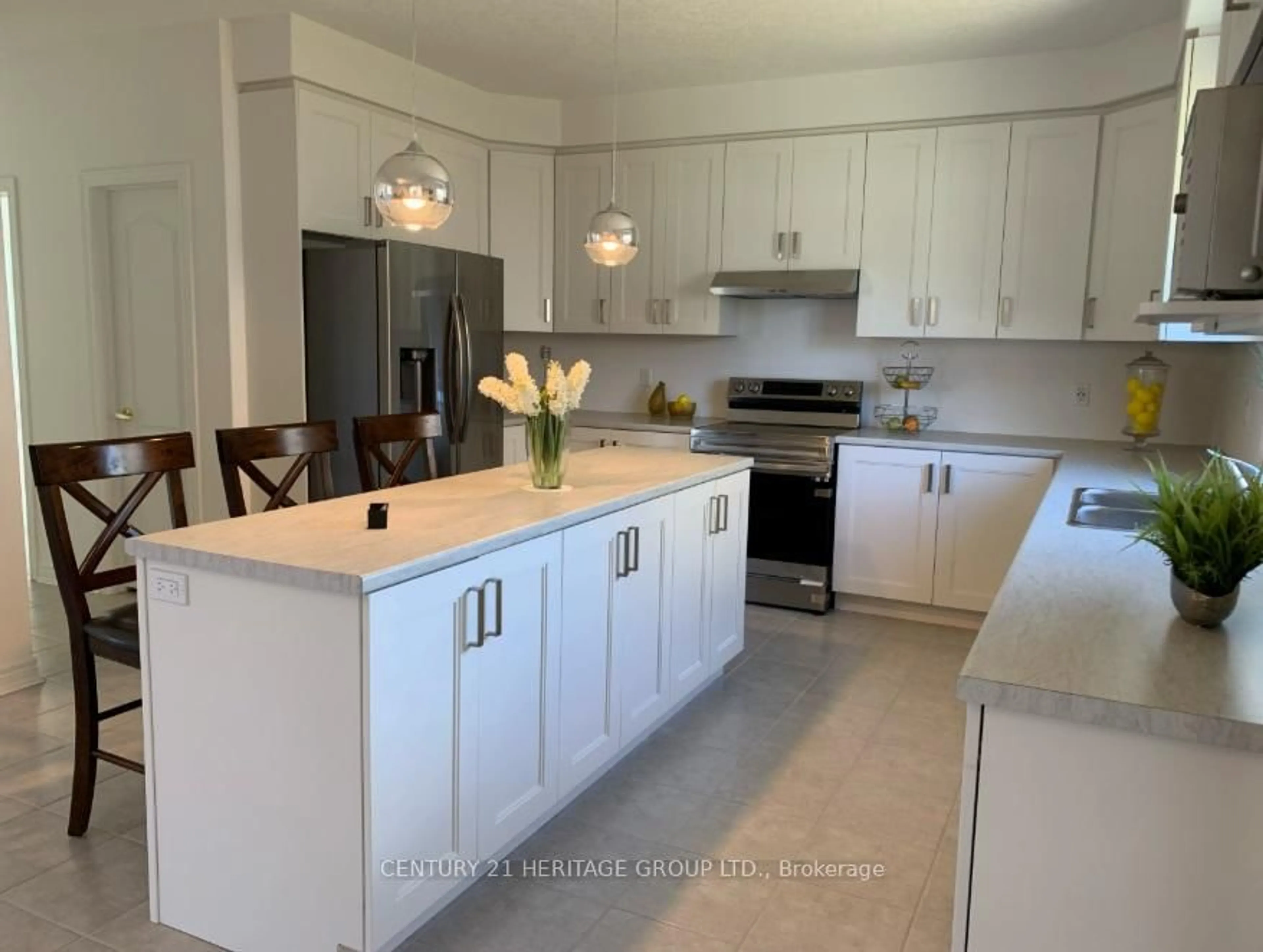Open concept kitchen, ceramic/tile floor for 2 Rowland St, Collingwood Ontario L9Y 5M4