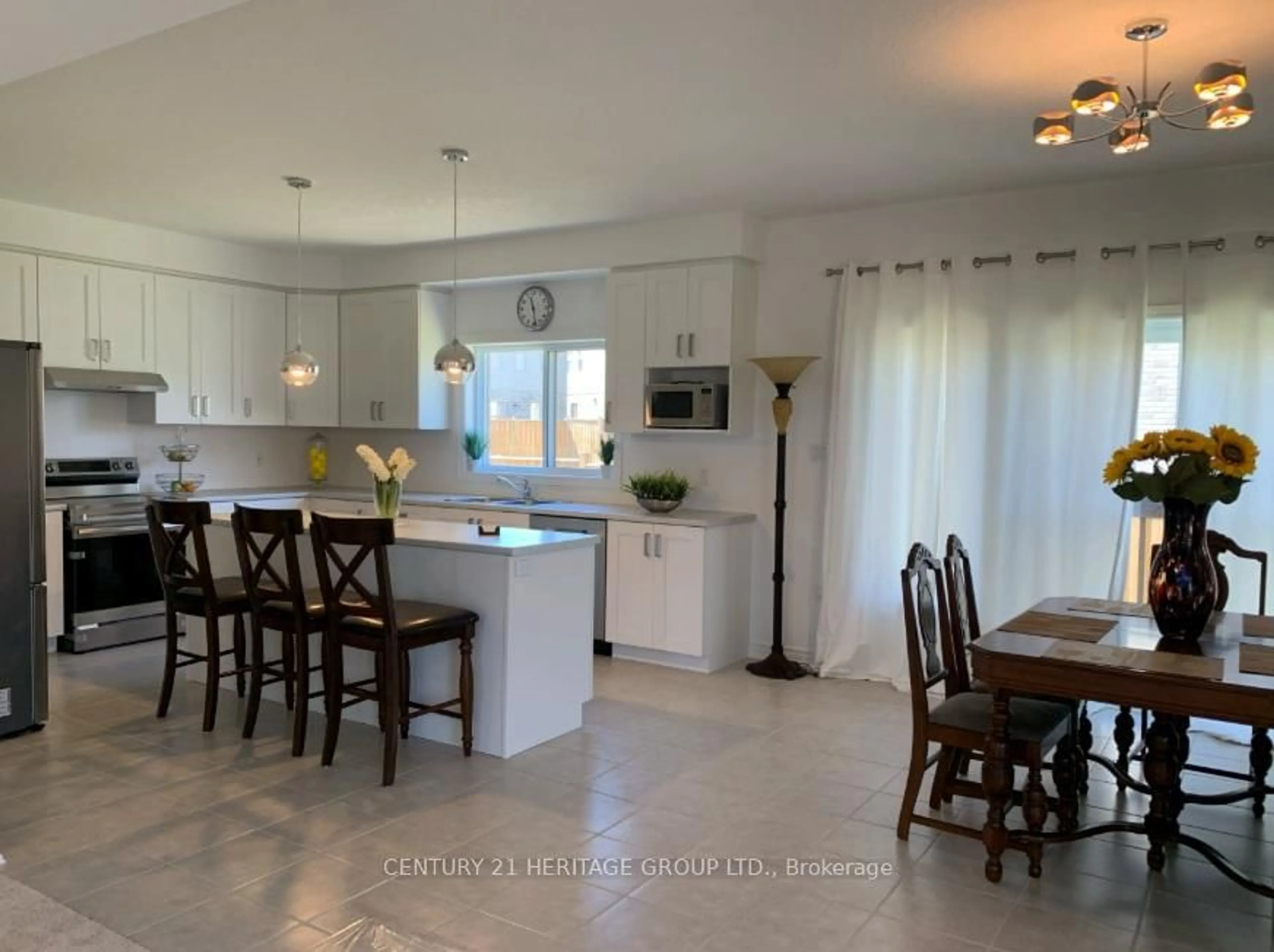 Open concept kitchen, ceramic/tile floor for 2 Rowland St, Collingwood Ontario L9Y 5M4