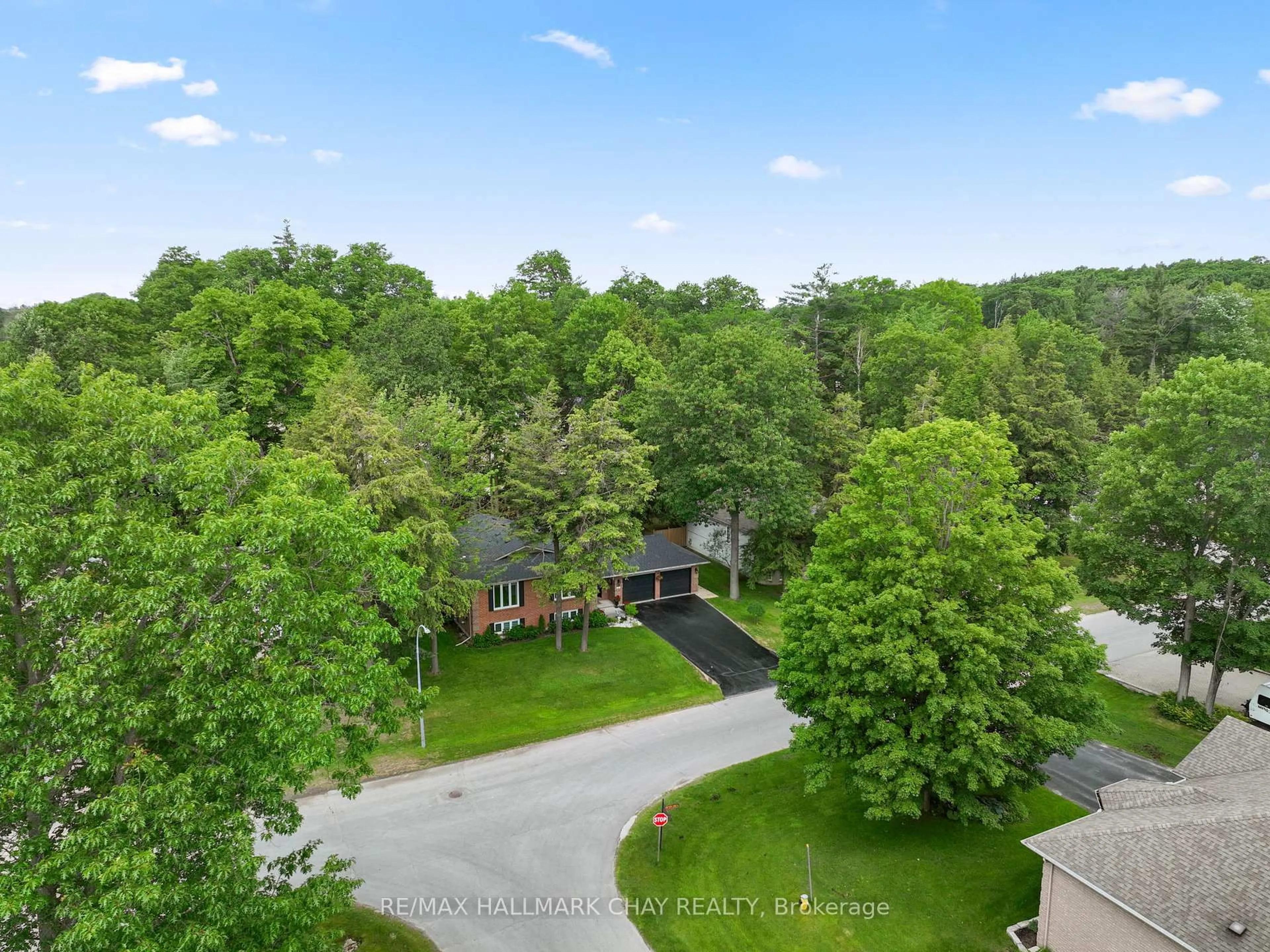 A pic from outside/outdoor area/front of a property/back of a property/a pic from drone, forest/trees view for 20 Downer Cres, Wasaga Beach Ontario L9Z 1C2
