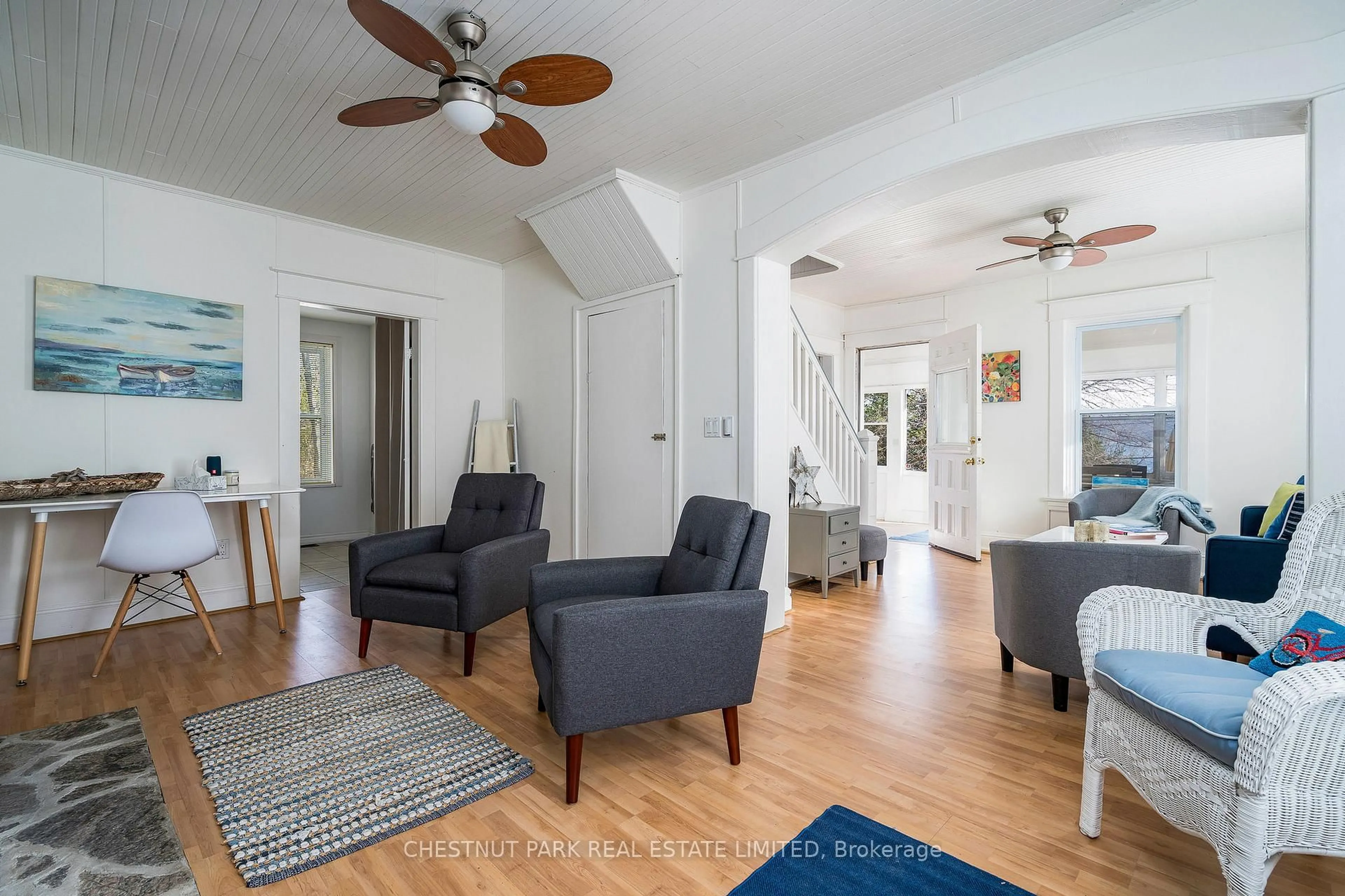 Living room with furniture, unknown for 189/186 West Shore Dr, Tiny Ontario L9M 0M7