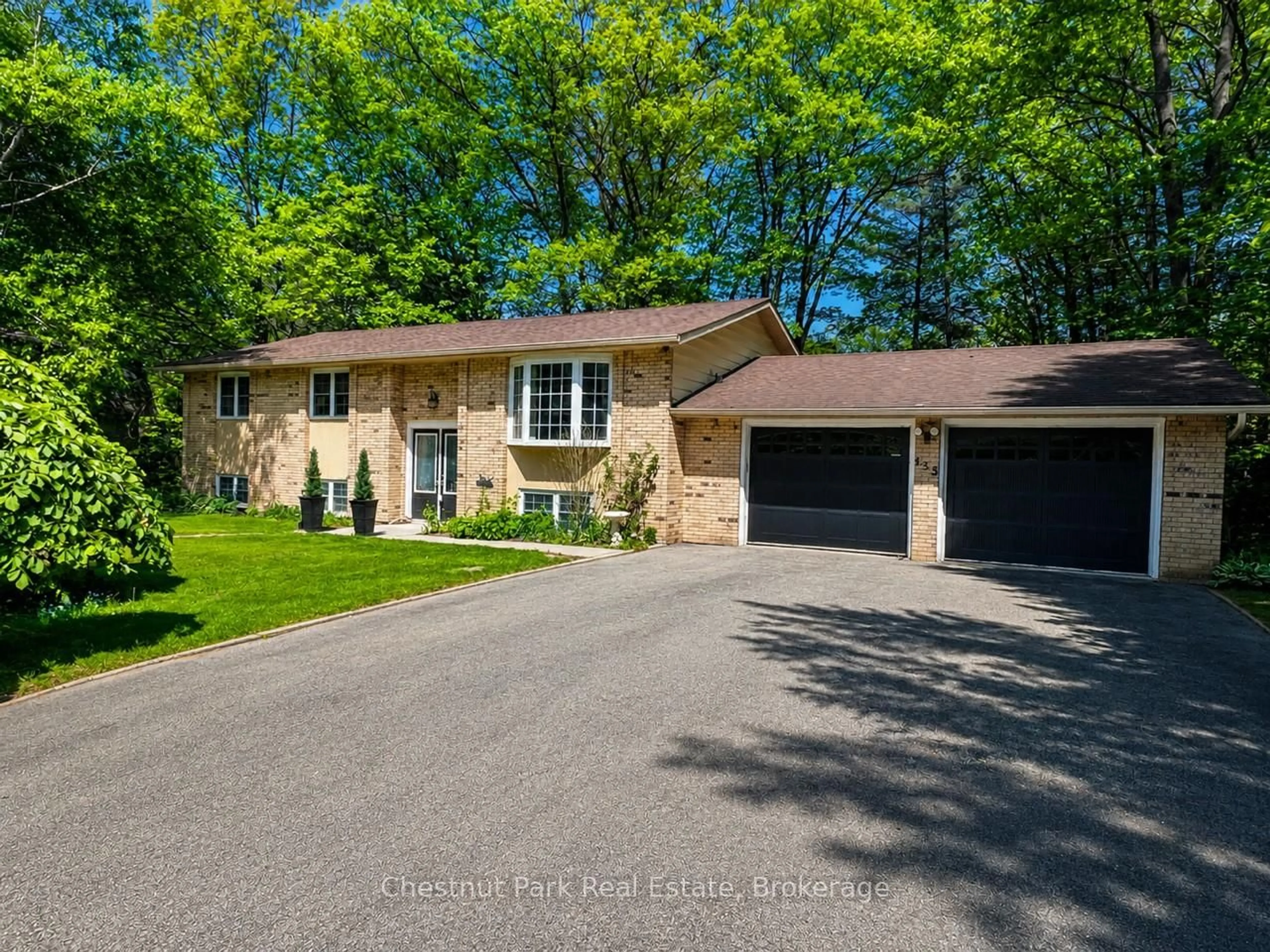 A pic from outside/outdoor area/front of a property/back of a property/a pic from drone, street for 135 Christopher Ave, Wasaga Beach Ontario L9Z 1S4