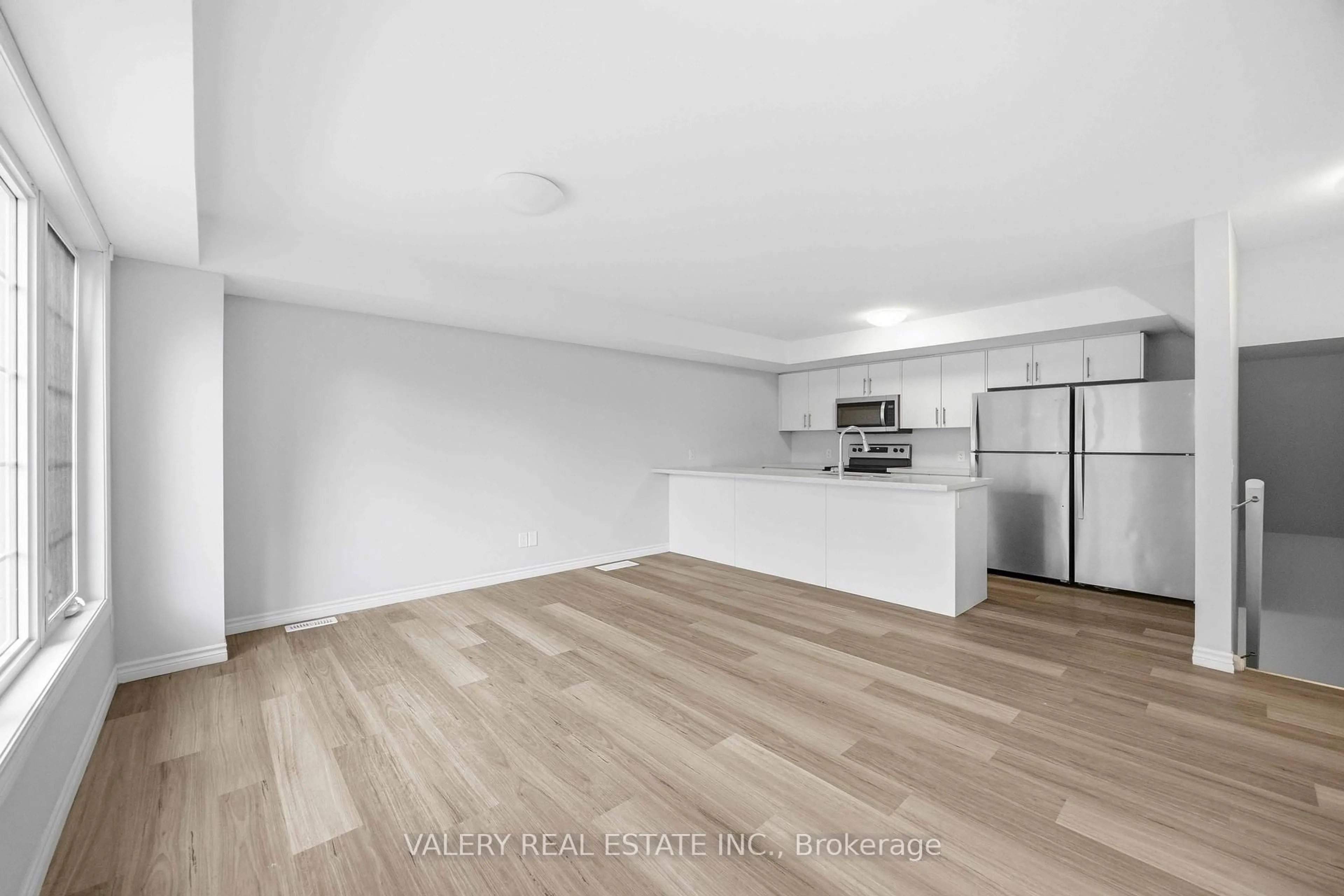 Open concept kitchen, unknown for 250 Penetanguishene Rd #14, Barrie Ontario L4M 7C2