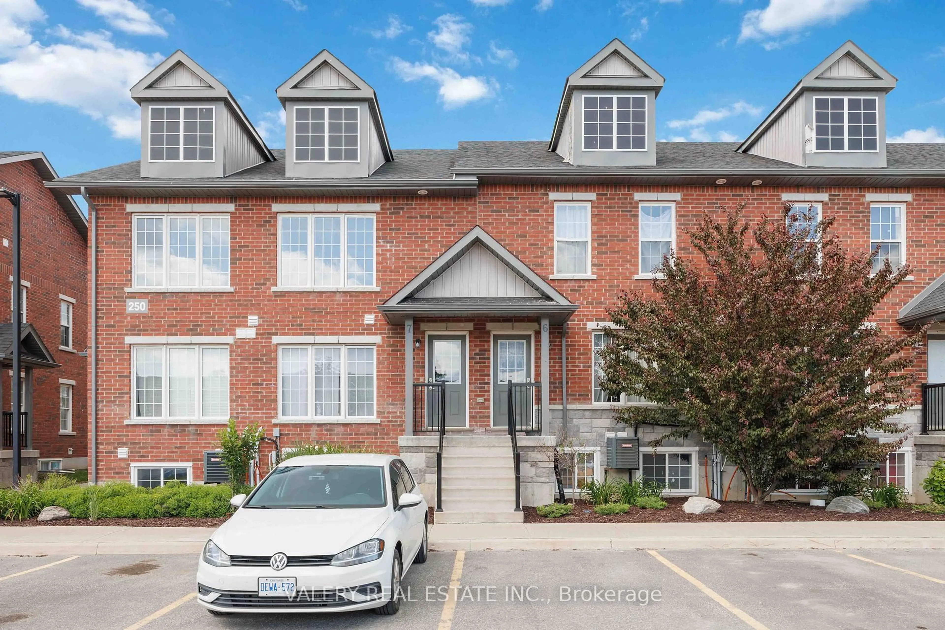 Home with brick exterior material, street for 250 Penetanguishene Rd #7, Barrie Ontario L4M 7C2