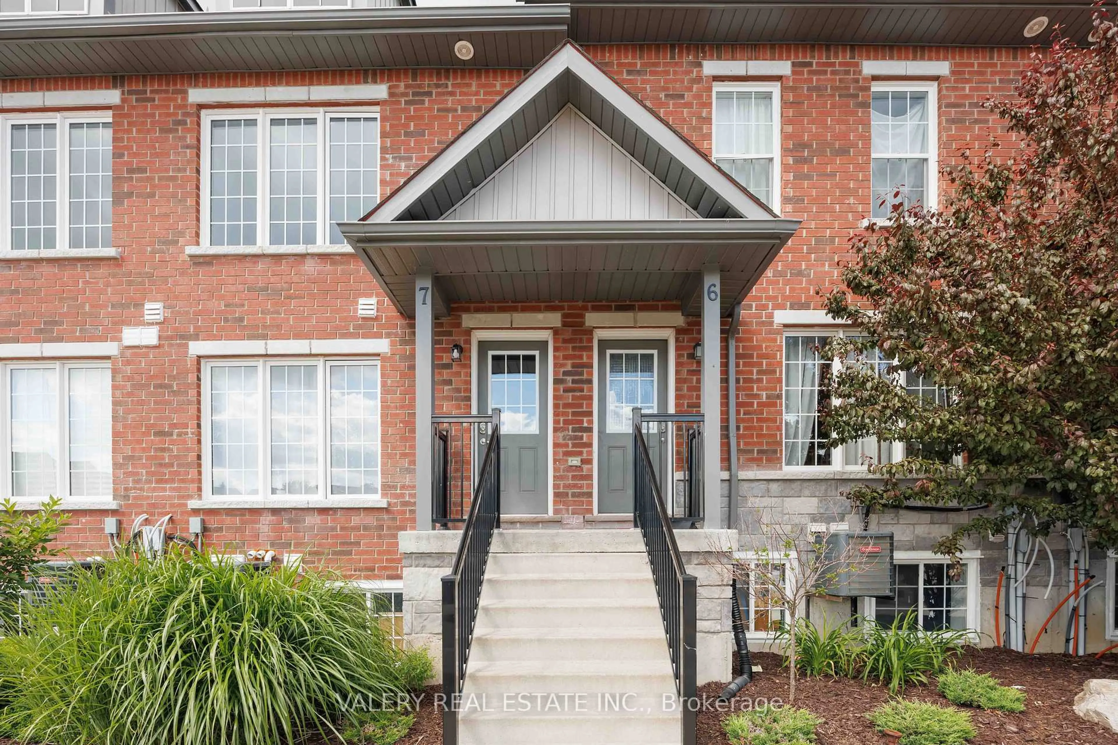 Home with brick exterior material, street for 250 Penetanguishene Rd #7, Barrie Ontario L4M 7C2