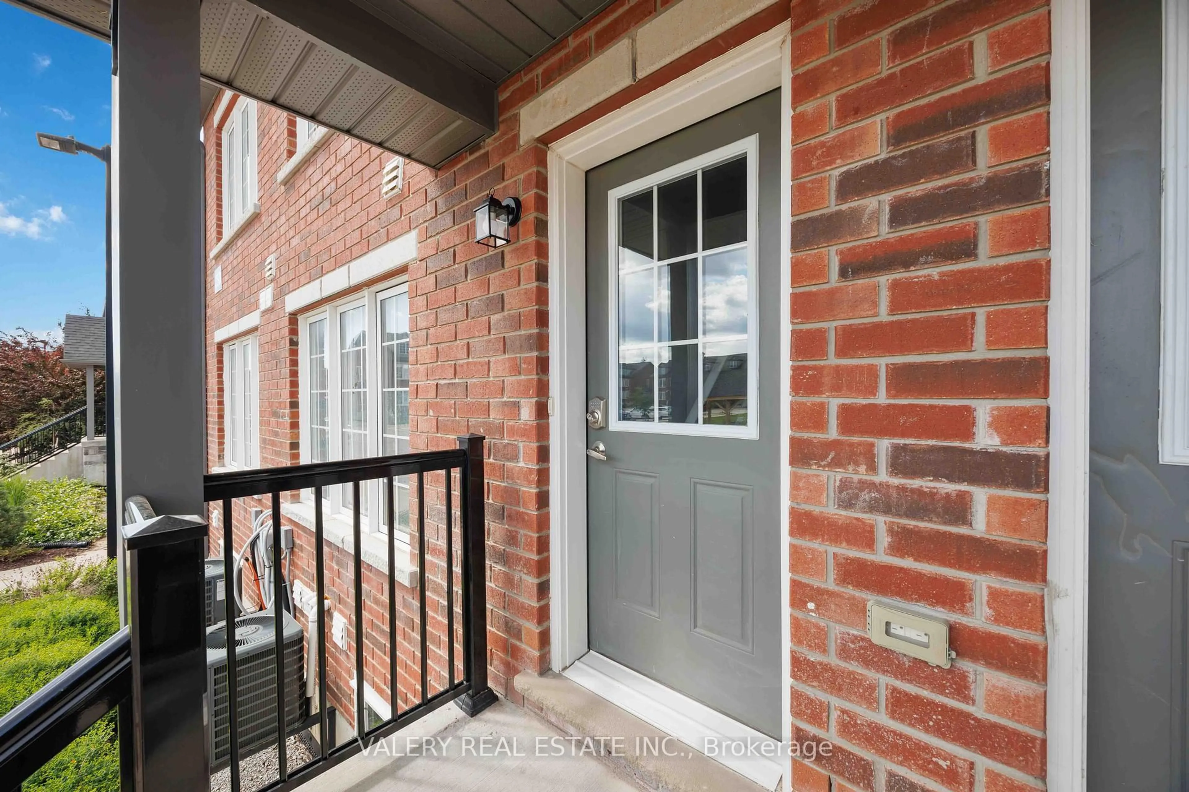 Home with brick exterior material, street for 250 Penetanguishene Rd #7, Barrie Ontario L4M 7C2