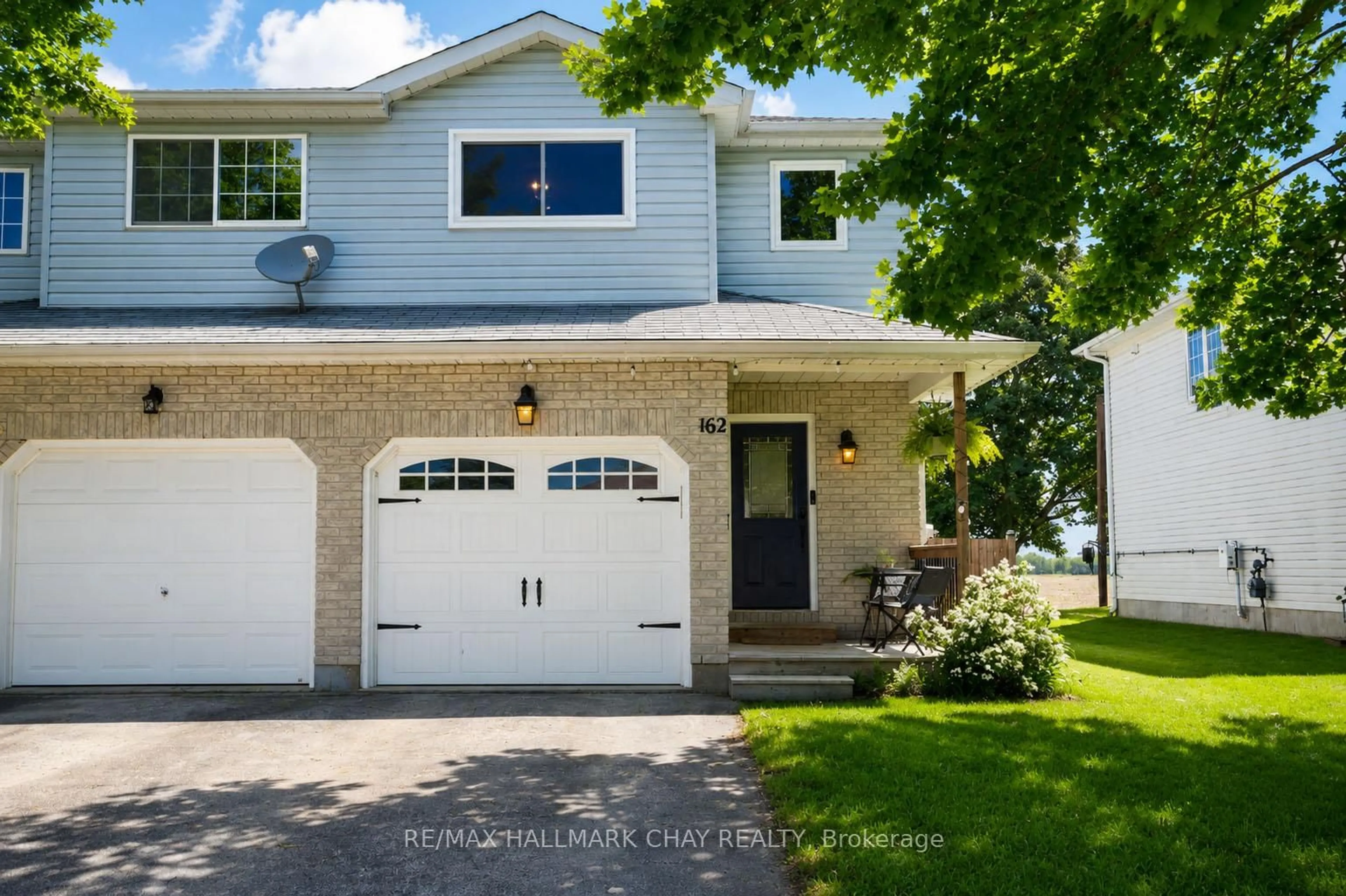 Home with vinyl exterior material, street for 162 Ritchie Cres, Springwater Ontario L0L 1P0