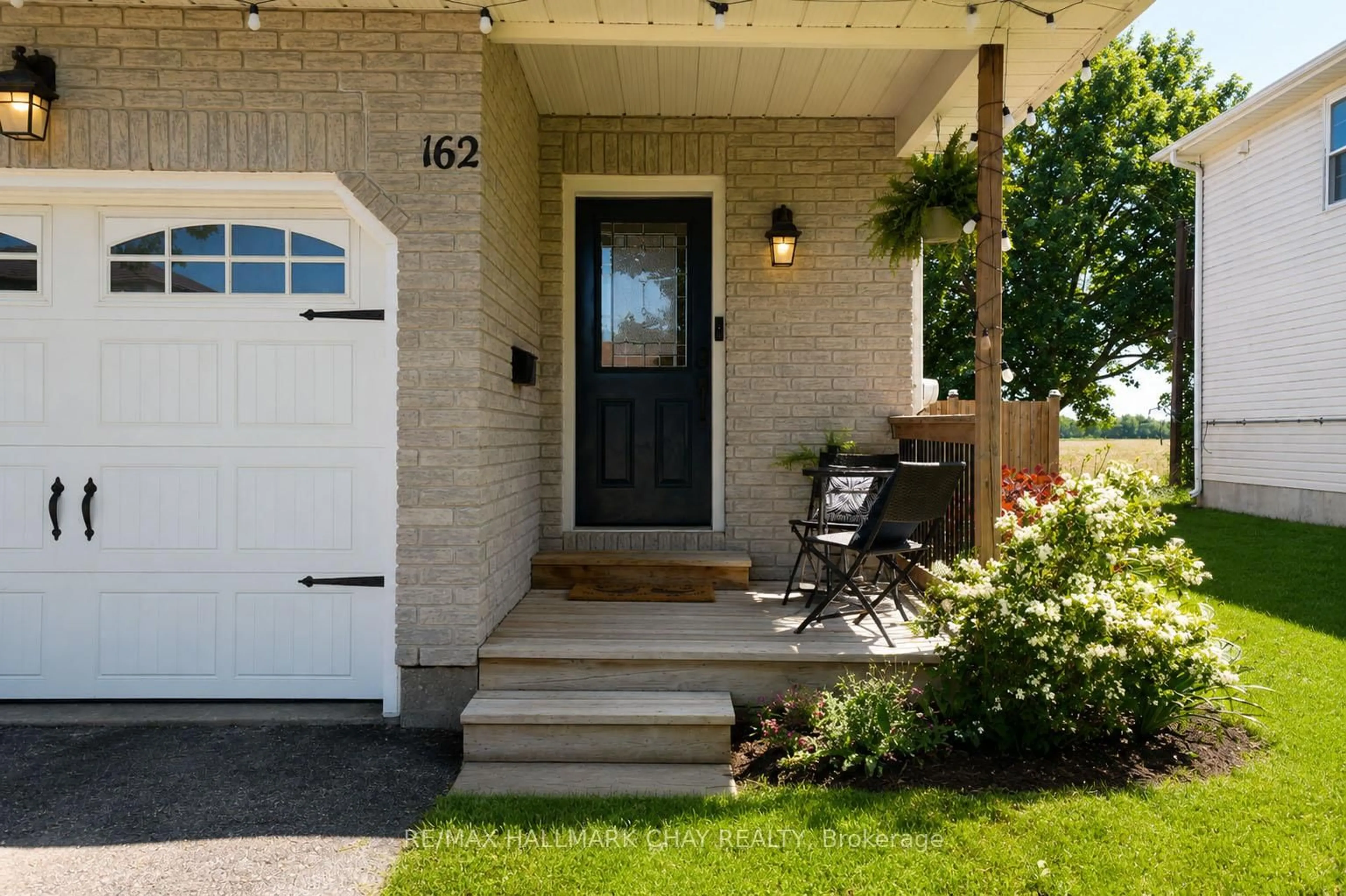 Indoor entryway for 162 Ritchie Cres, Springwater Ontario L0L 1P0