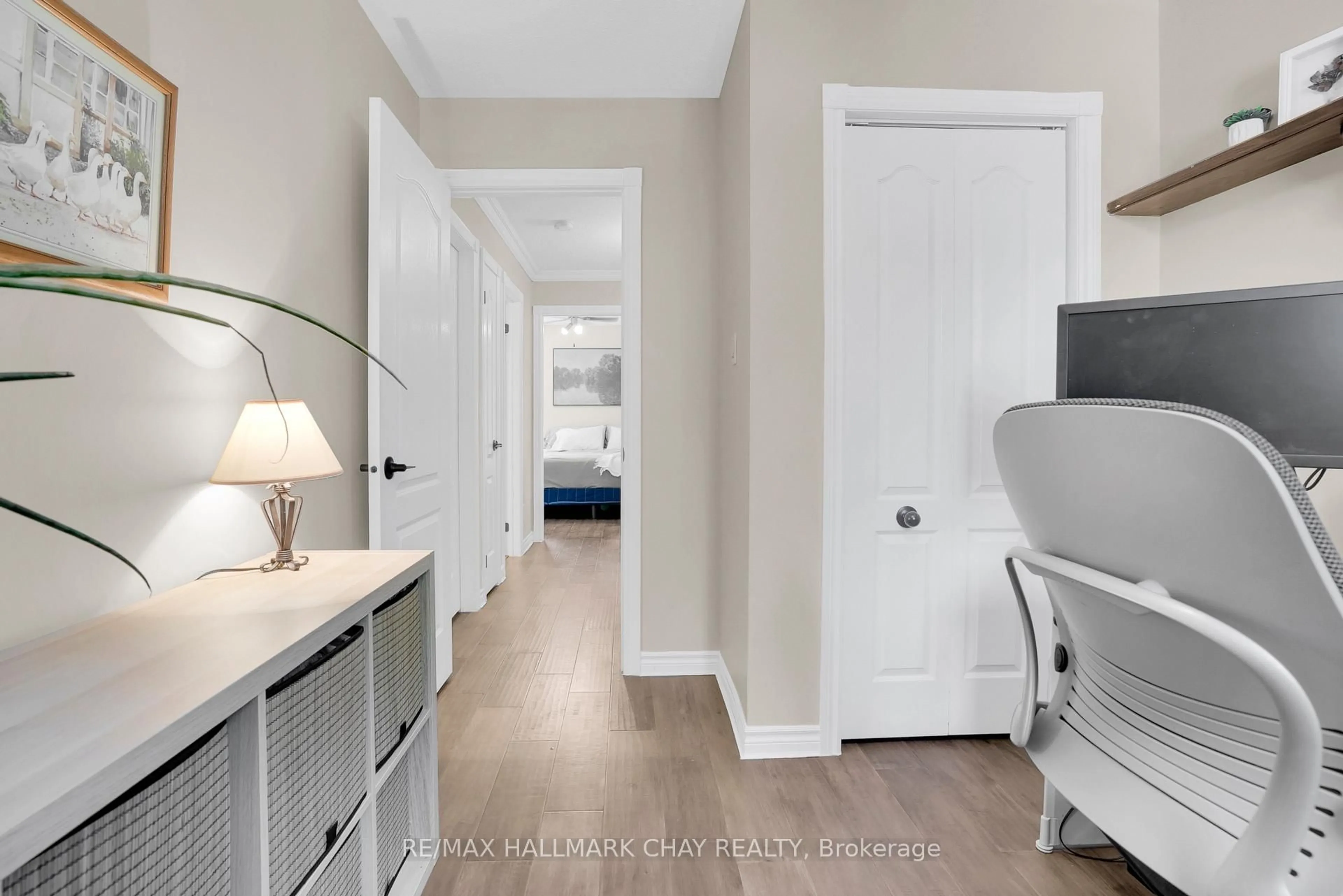 Indoor entryway for 162 Ritchie Cres, Springwater Ontario L0L 1P0