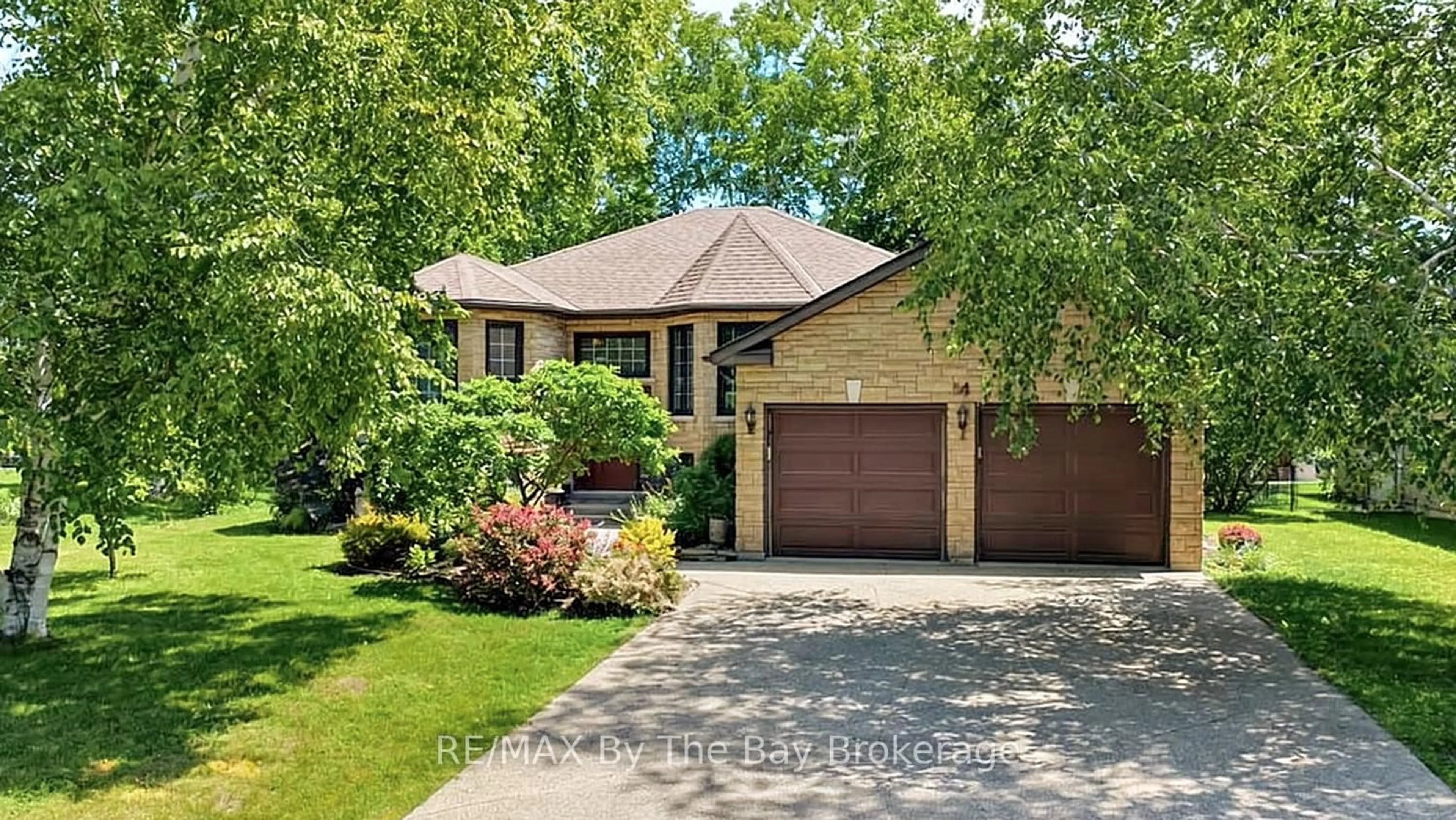 Home with brick exterior material, street for 54 Fairway Cres, Wasaga Beach Ontario L9Z 1B8