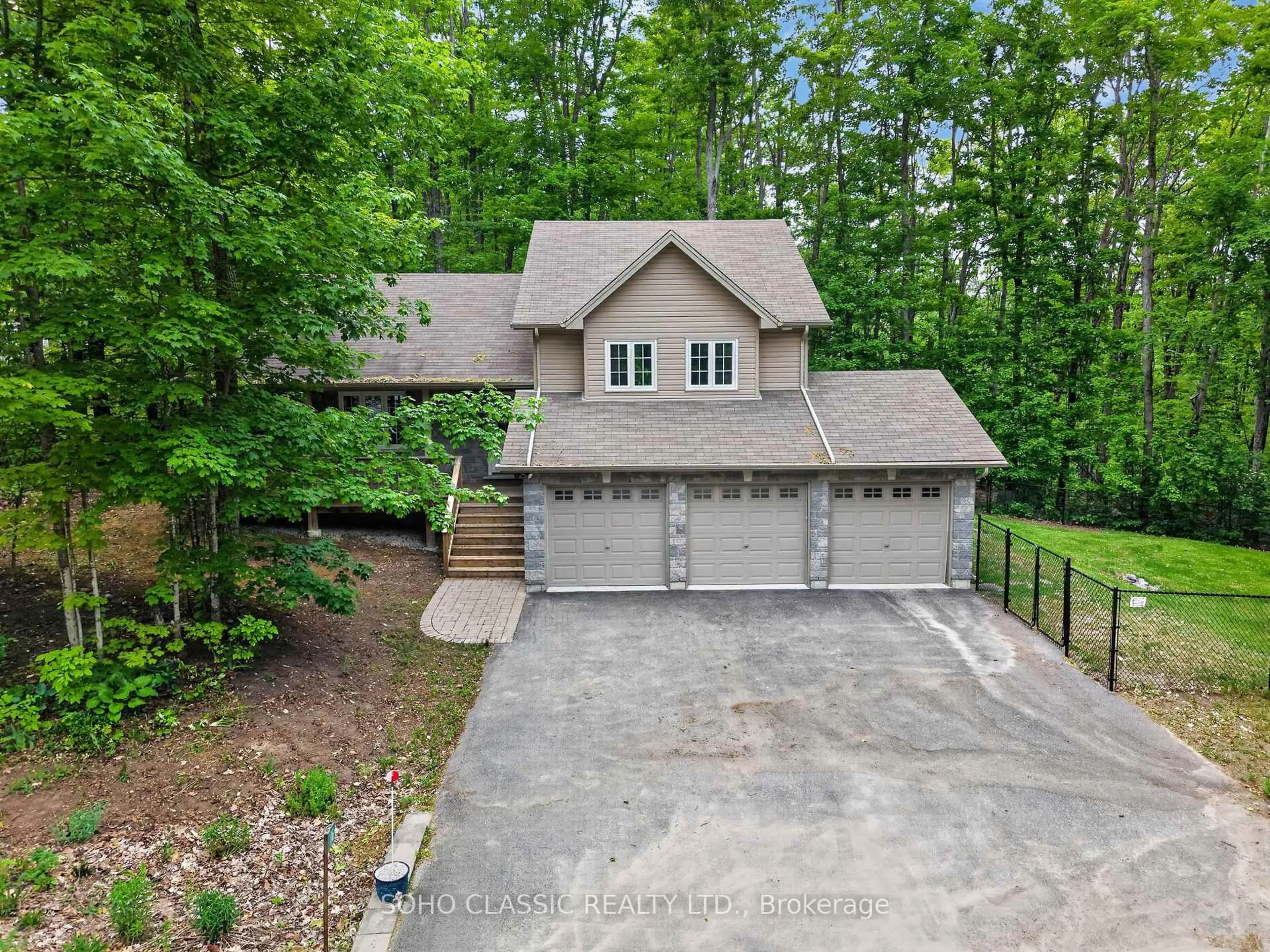 A pic from outside/outdoor area/front of a property/back of a property/a pic from drone, unknown for 16 Oneida Ave, Oro-Medonte Ontario L0K 1E0