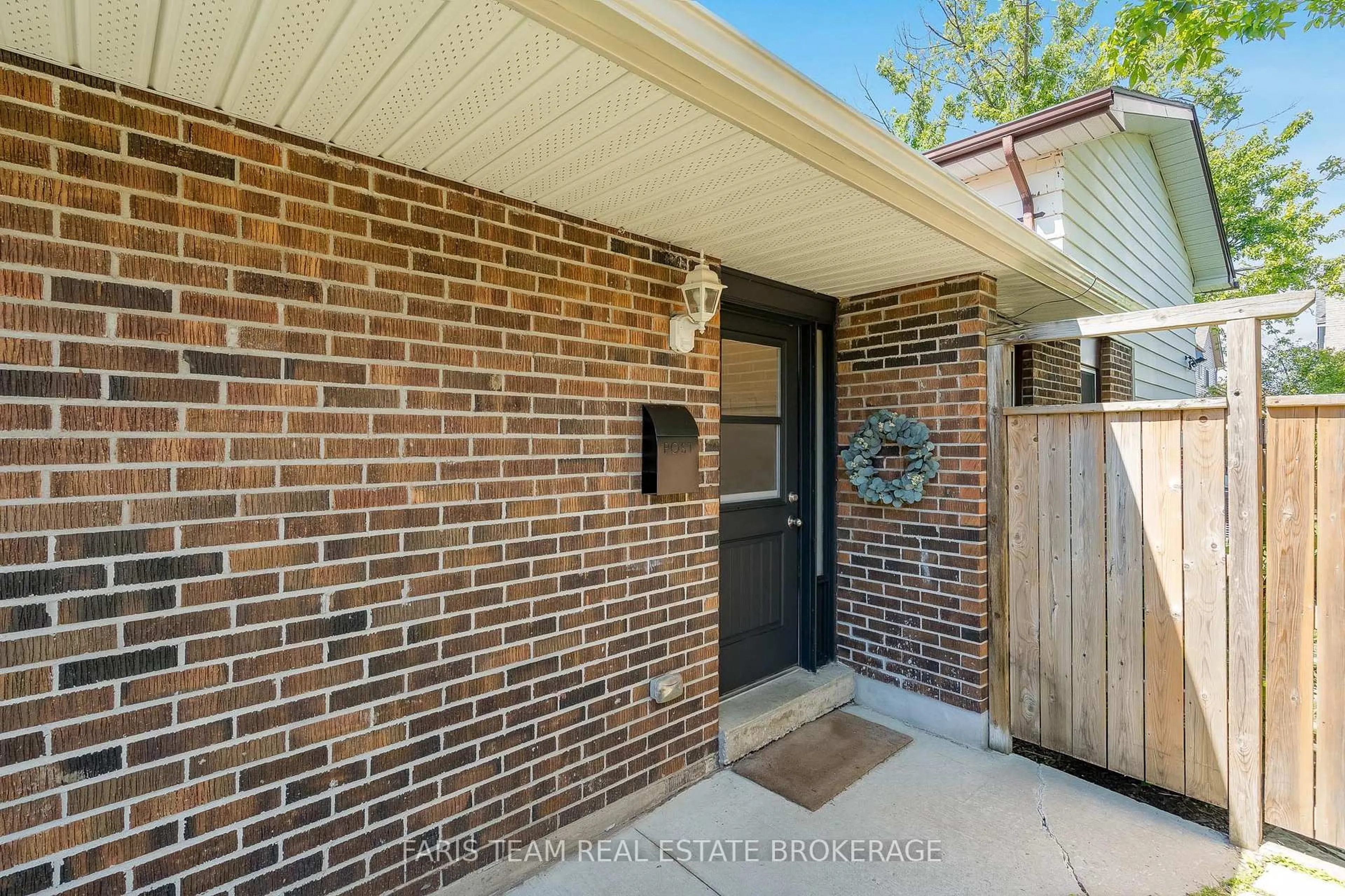 Home with brick exterior material, street for 21 Maplehurst Cres, Barrie Ontario L4M 4X1