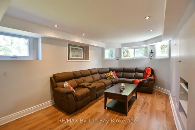 2 Birchmount Circ, Wasaga Beach 5