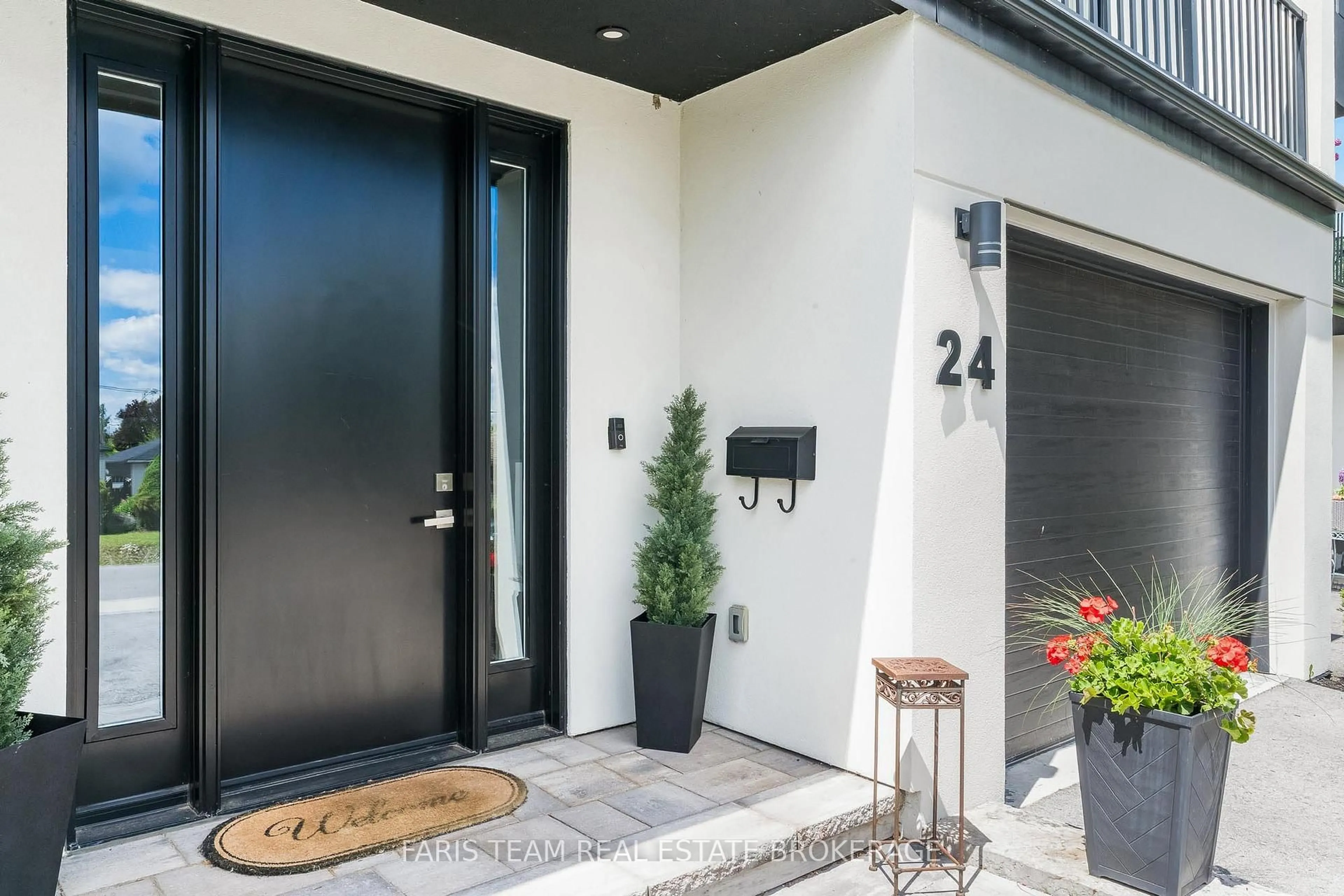 Indoor entryway for 24 Grace Ave, Orillia Ontario L3V 2K2