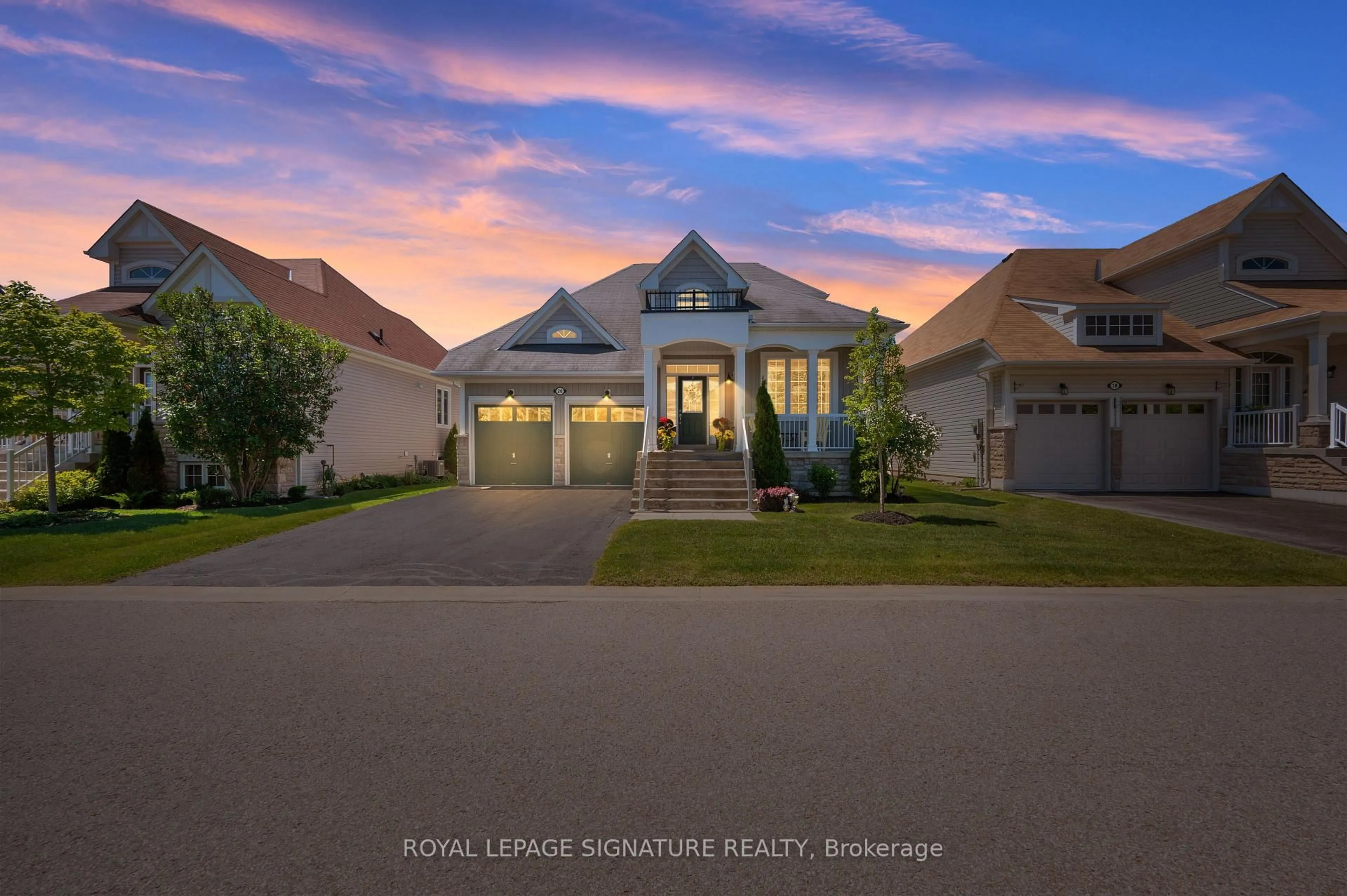 Home with vinyl exterior material, street for 20 Starboard Circ, Wasaga Beach Ontario L9Z 0E9