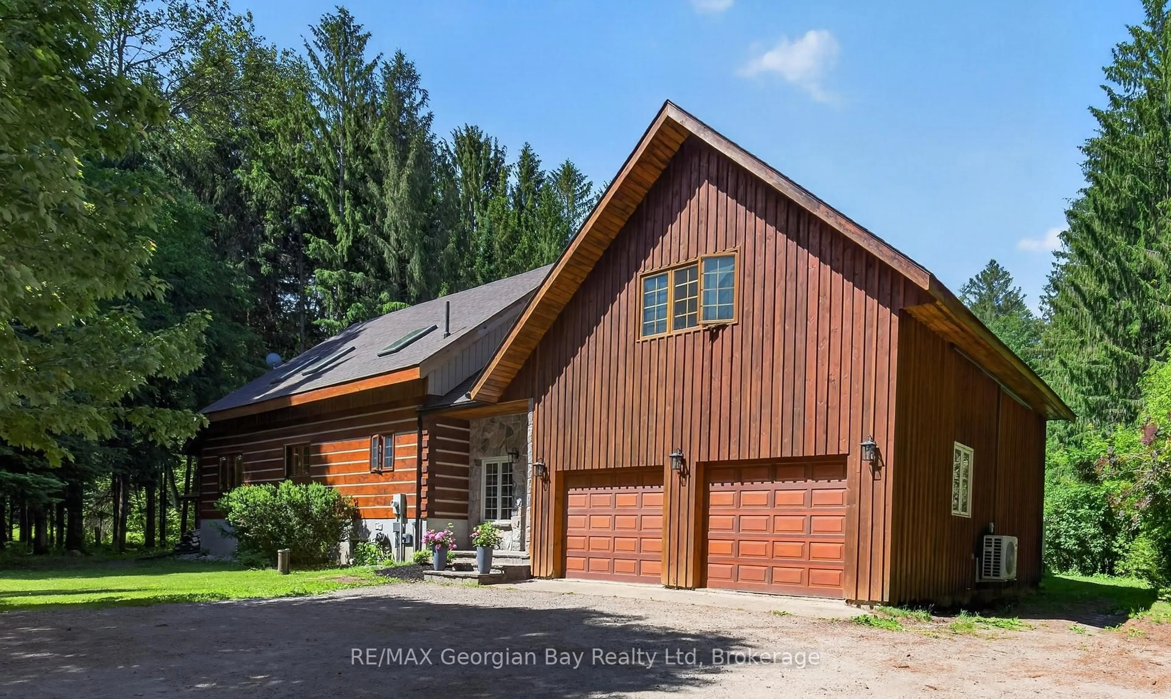 Indoor garage for 19 Kingfisher Cres, Tiny Ontario L0L 2J0