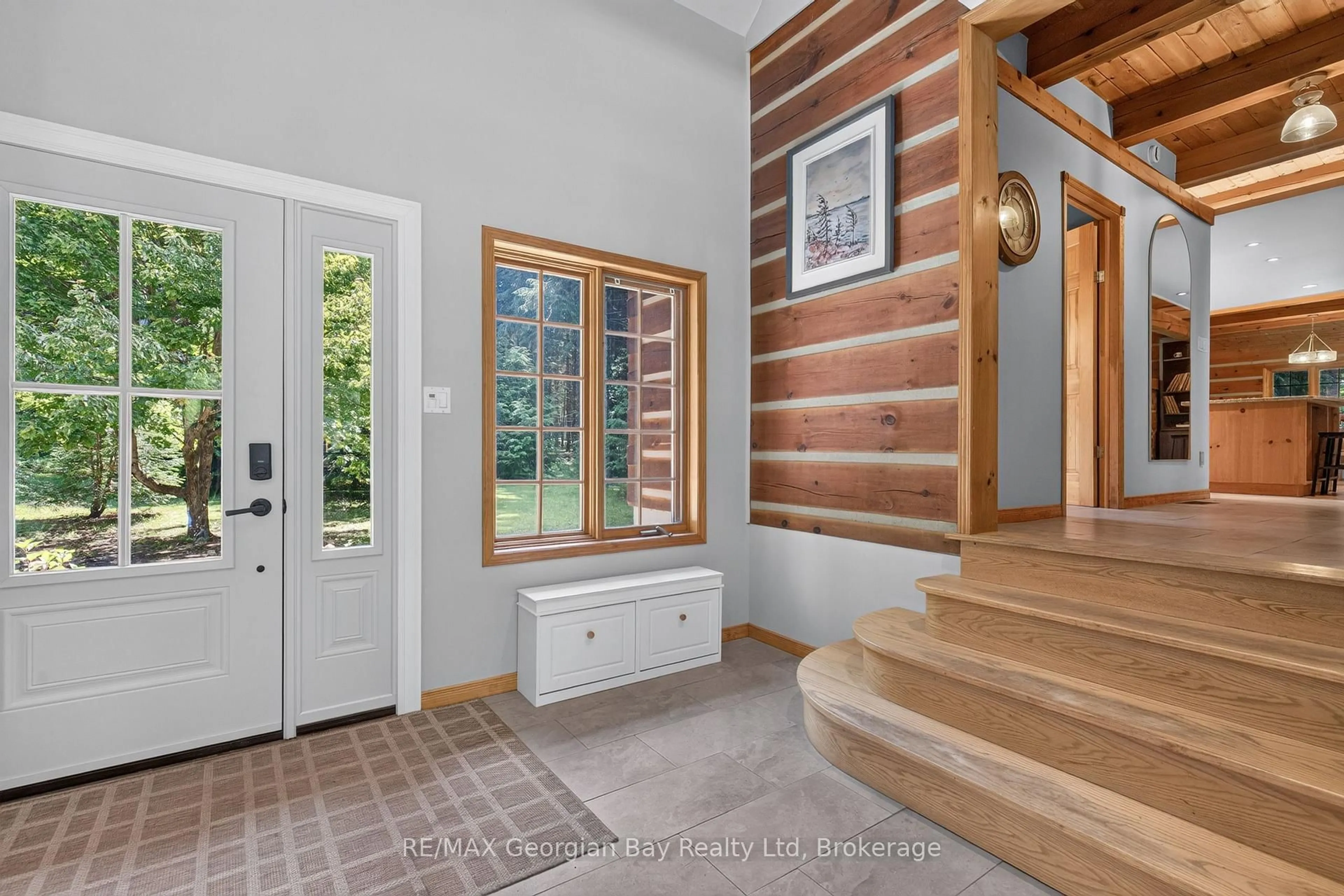Indoor entryway for 19 Kingfisher Cres, Tiny Ontario L0L 2J0