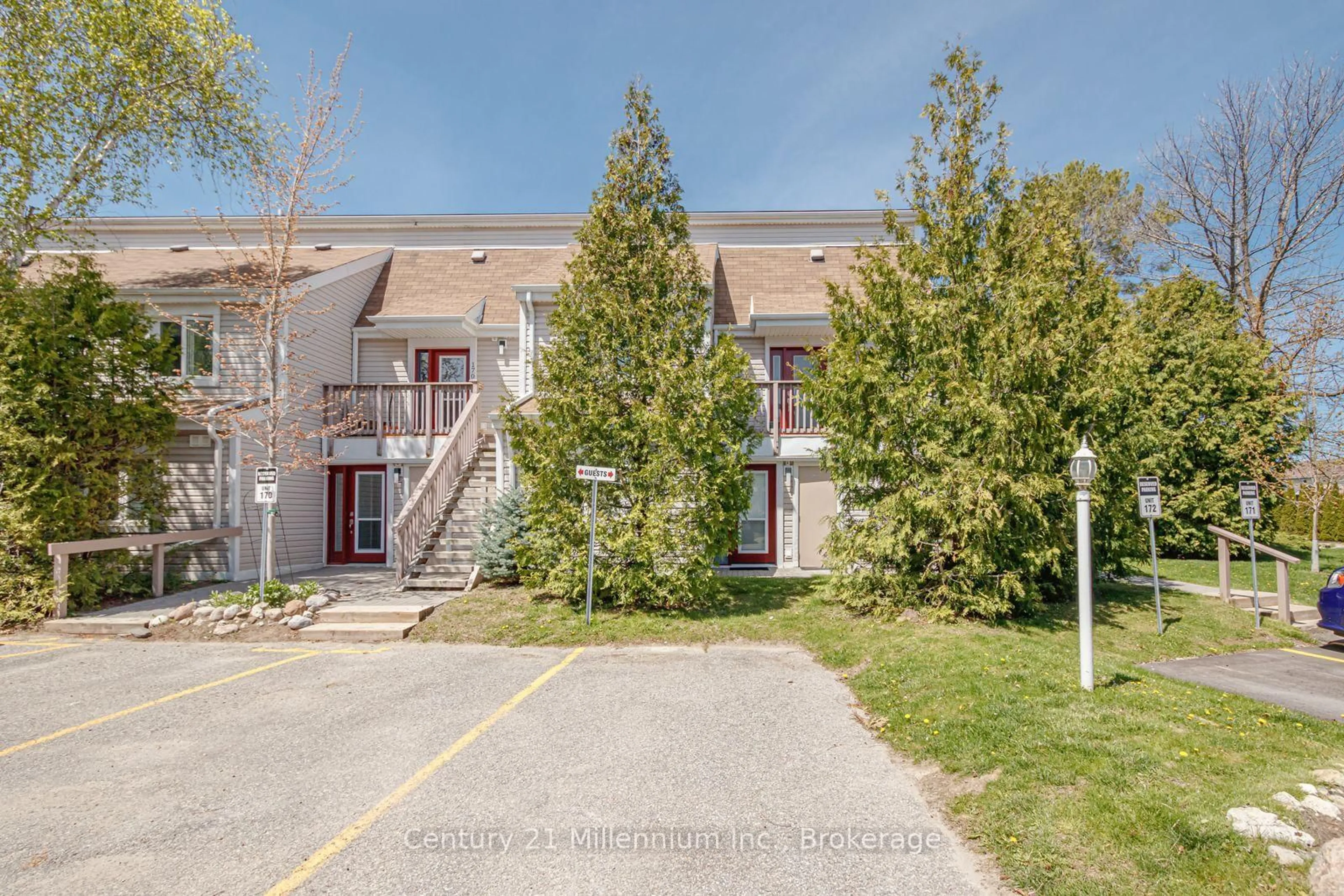 A pic from outside/outdoor area/front of a property/back of a property/a pic from drone, unknown for 51 Trott Blvd #171, Collingwood Ontario L9Y 5B8