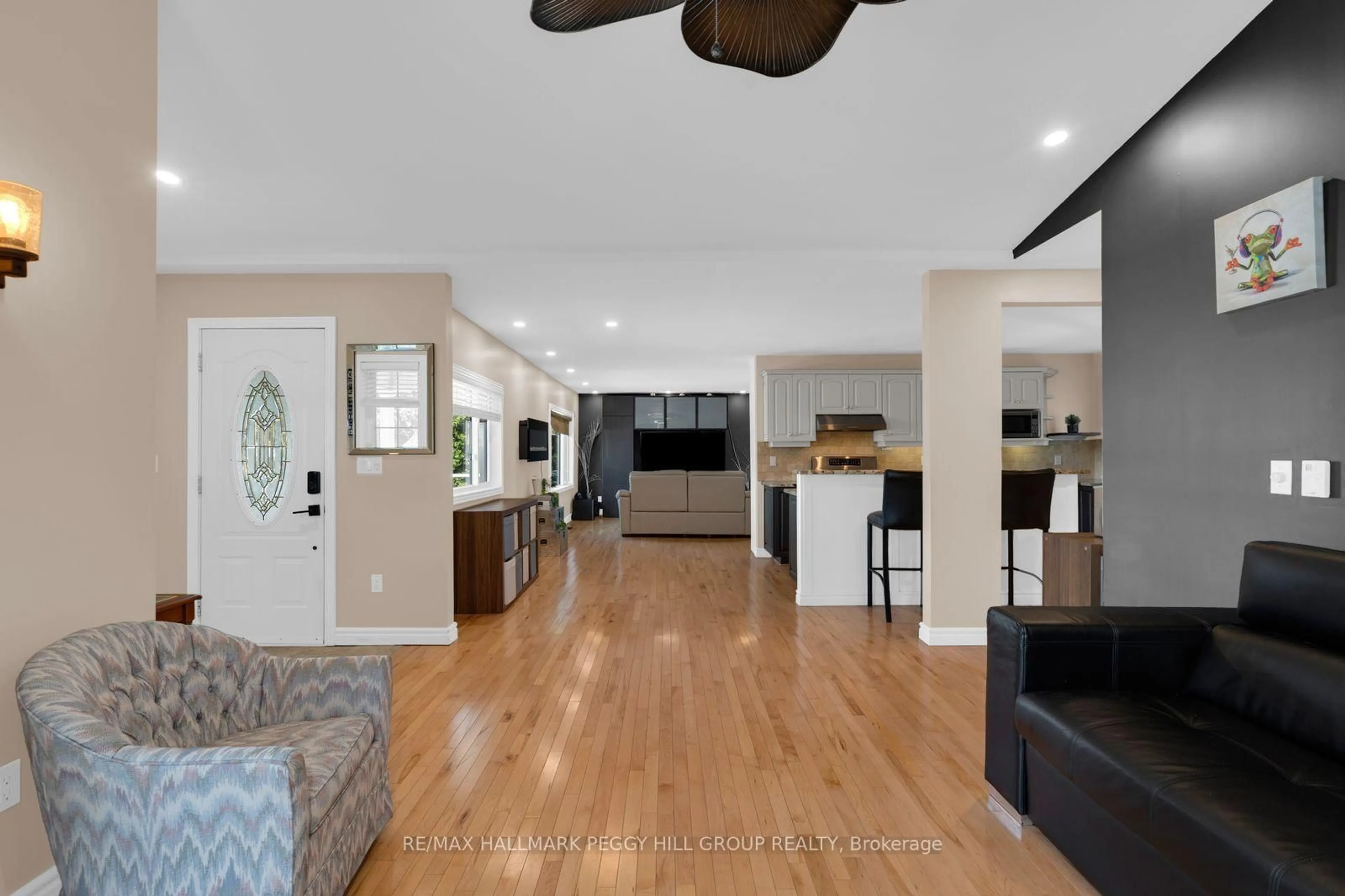 Open concept kitchen, unknown for 72 Creighton St, Ramara Ontario L3V 1B2
