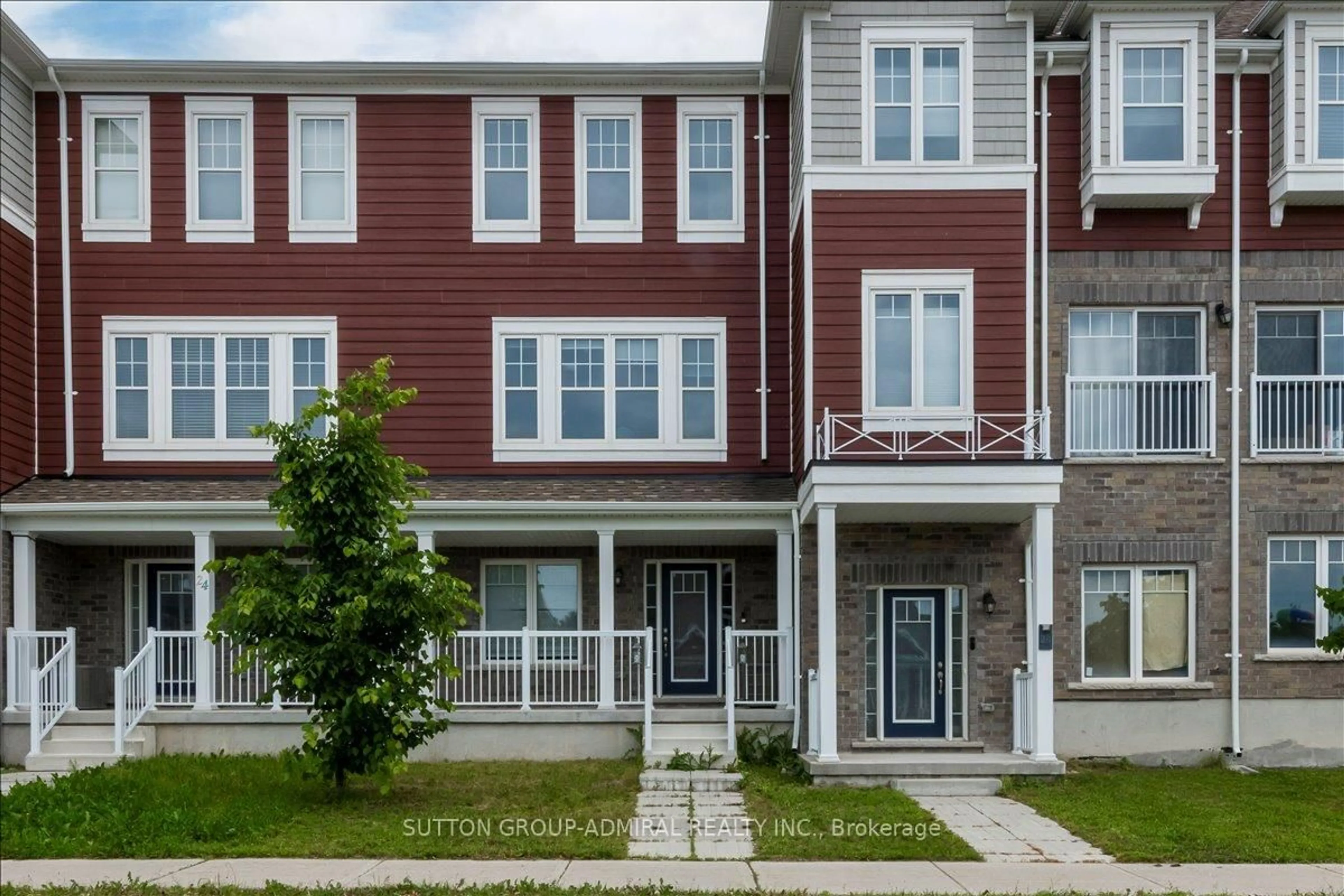 Home with vinyl exterior material, street for 26 Village Gate Dr, Wasaga Beach Ontario L9Z 0J7