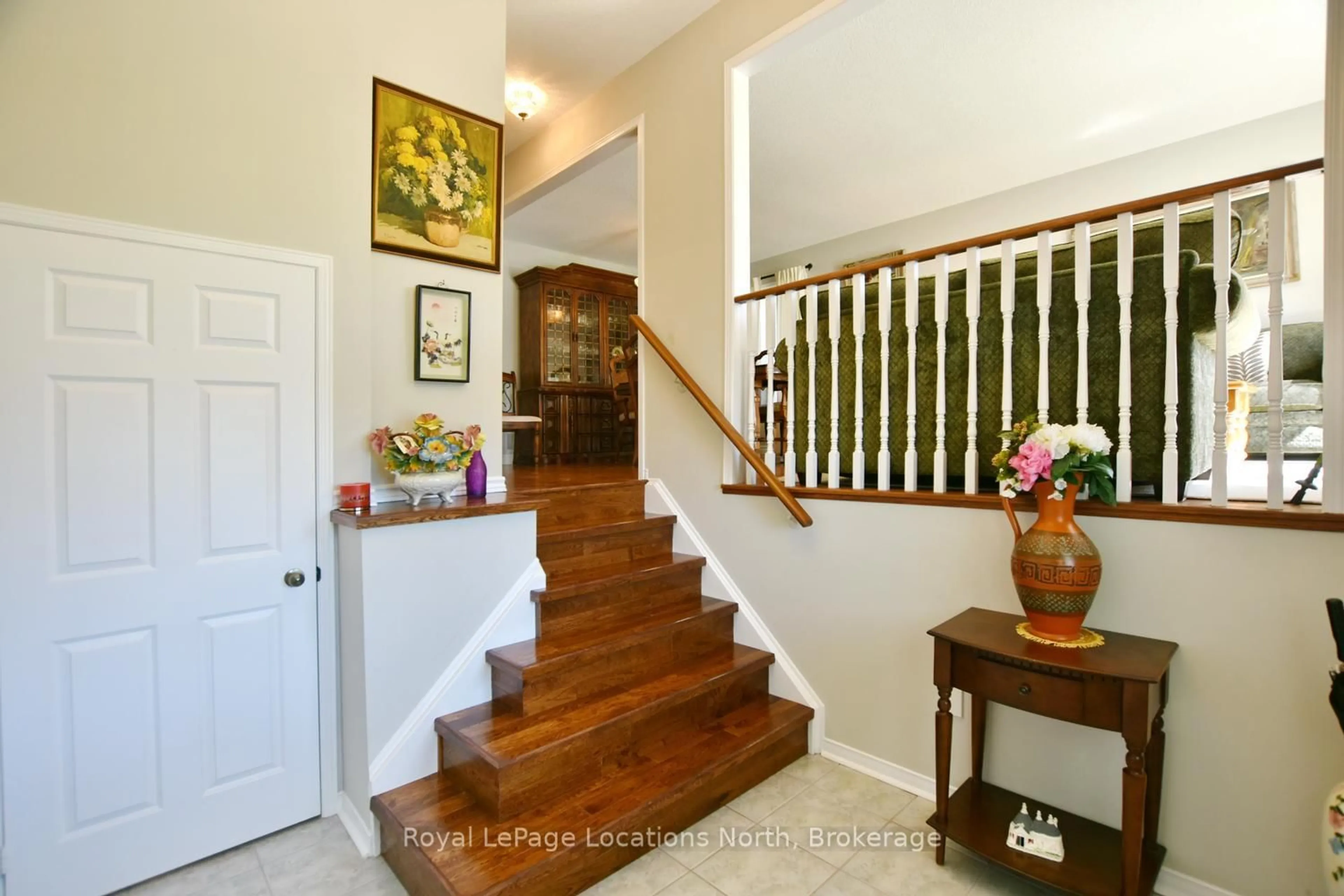 Indoor entryway for 50 Regina Blvd, Wasaga Beach Ontario L9Z 1M8
